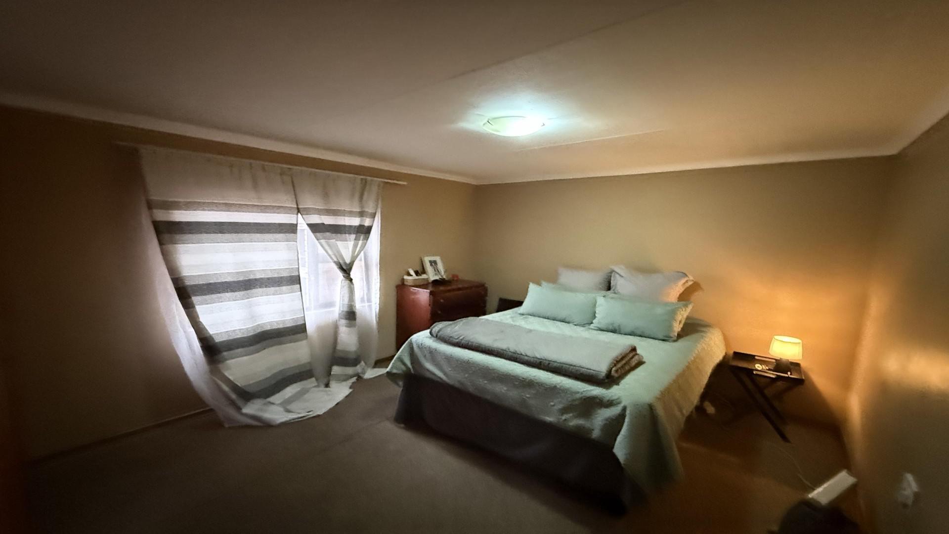 Bed Room 1 of property in Secunda