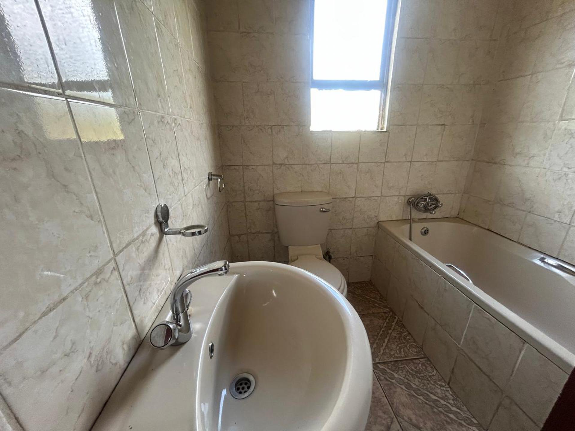 Bathroom 1 of property in Ezibeleni