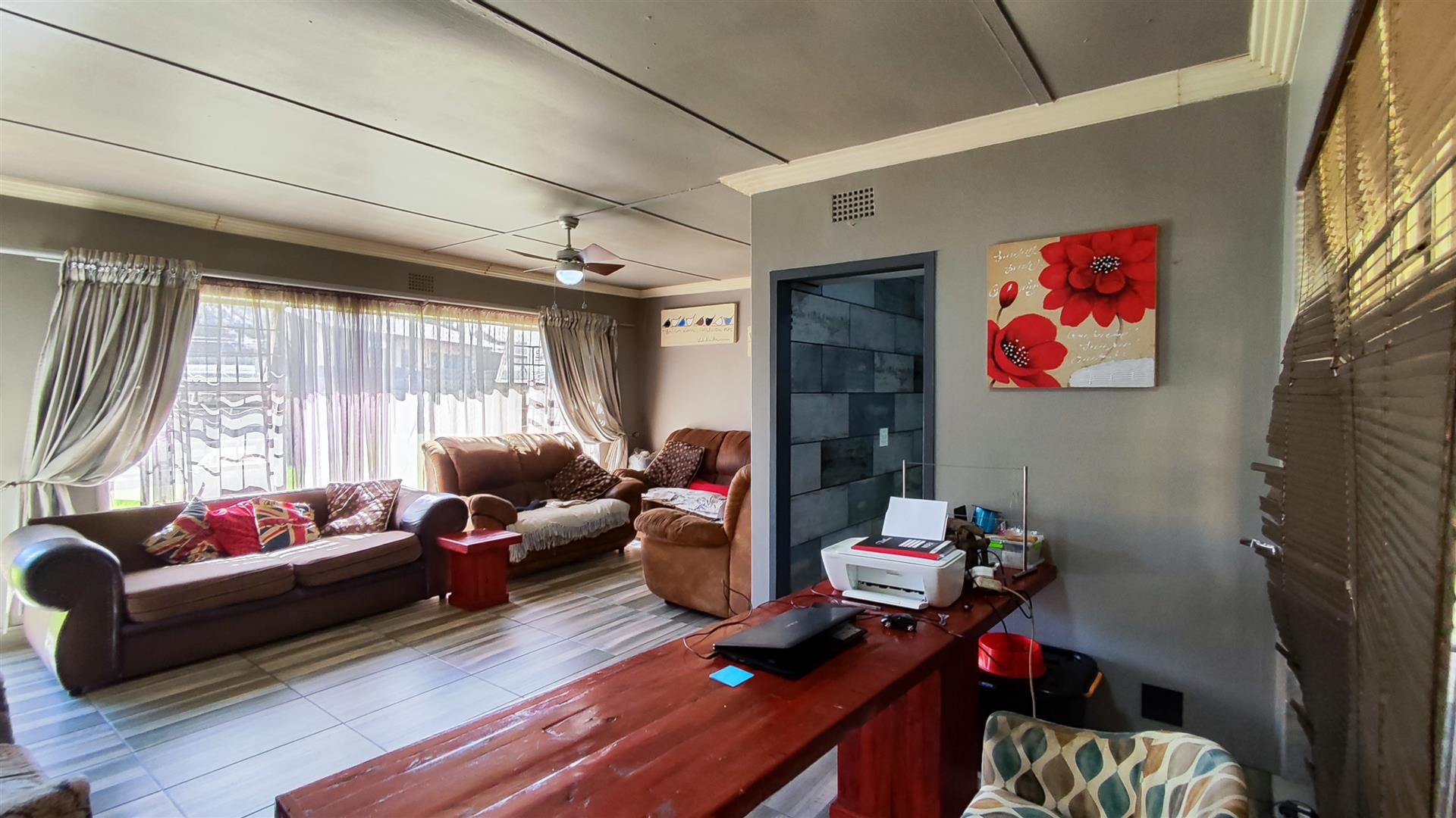 Dining Room - 12 square meters of property in Minnebron