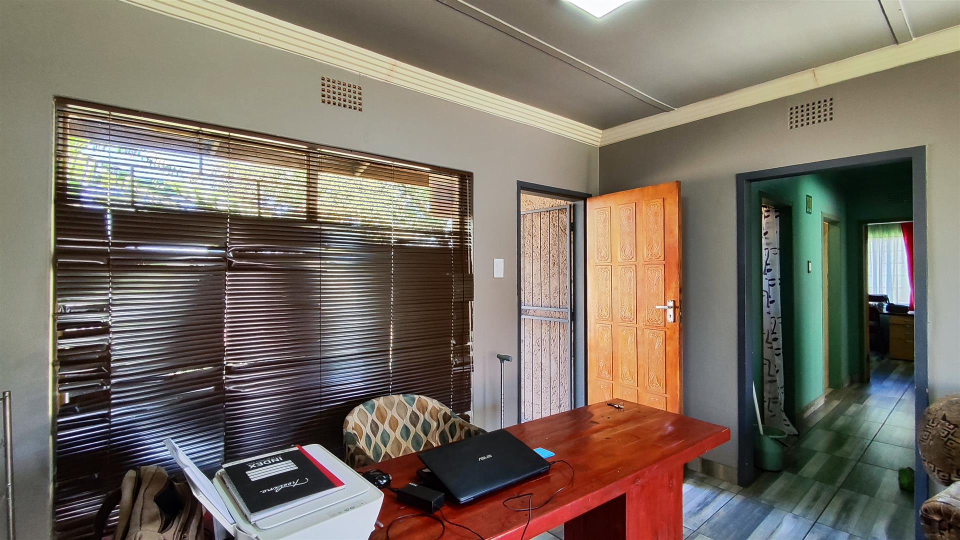 Dining Room - 12 square meters of property in Minnebron