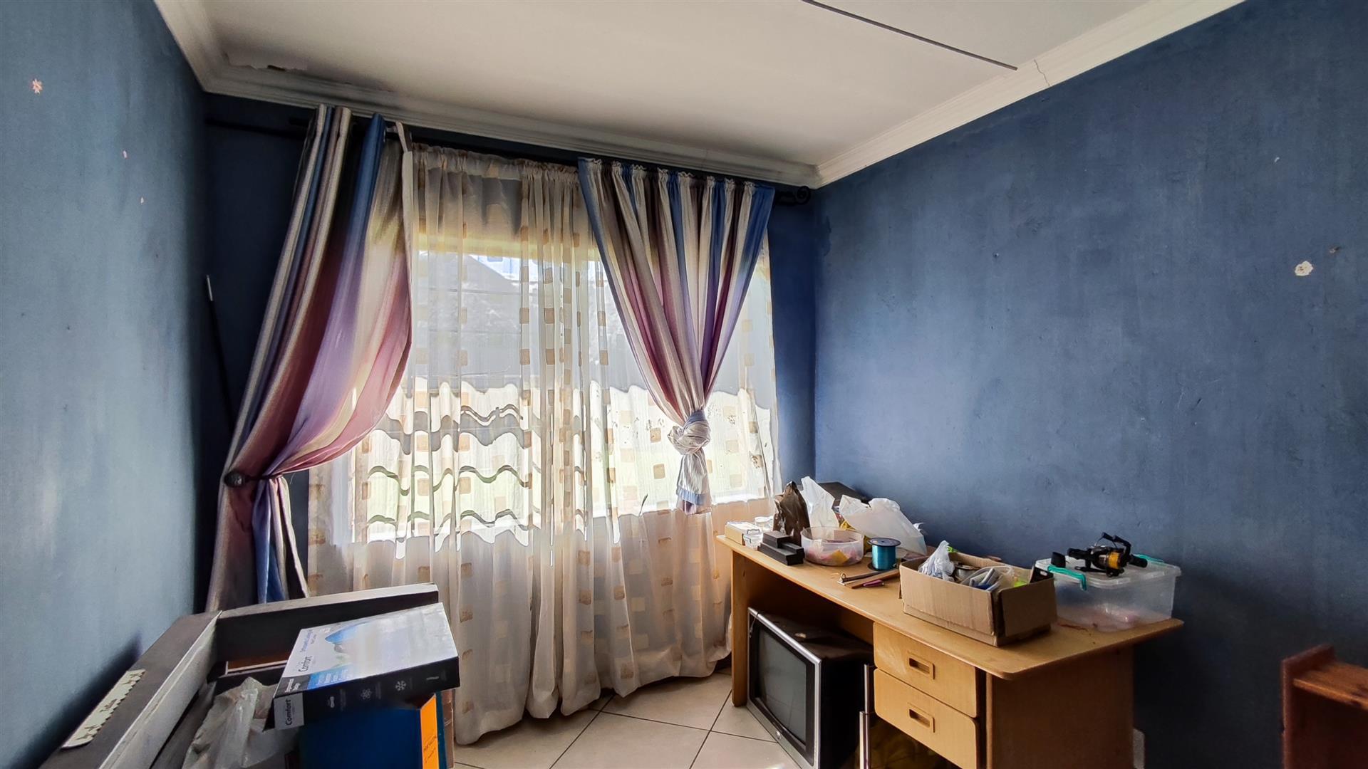 Bed Room 3 - 10 square meters of property in Minnebron