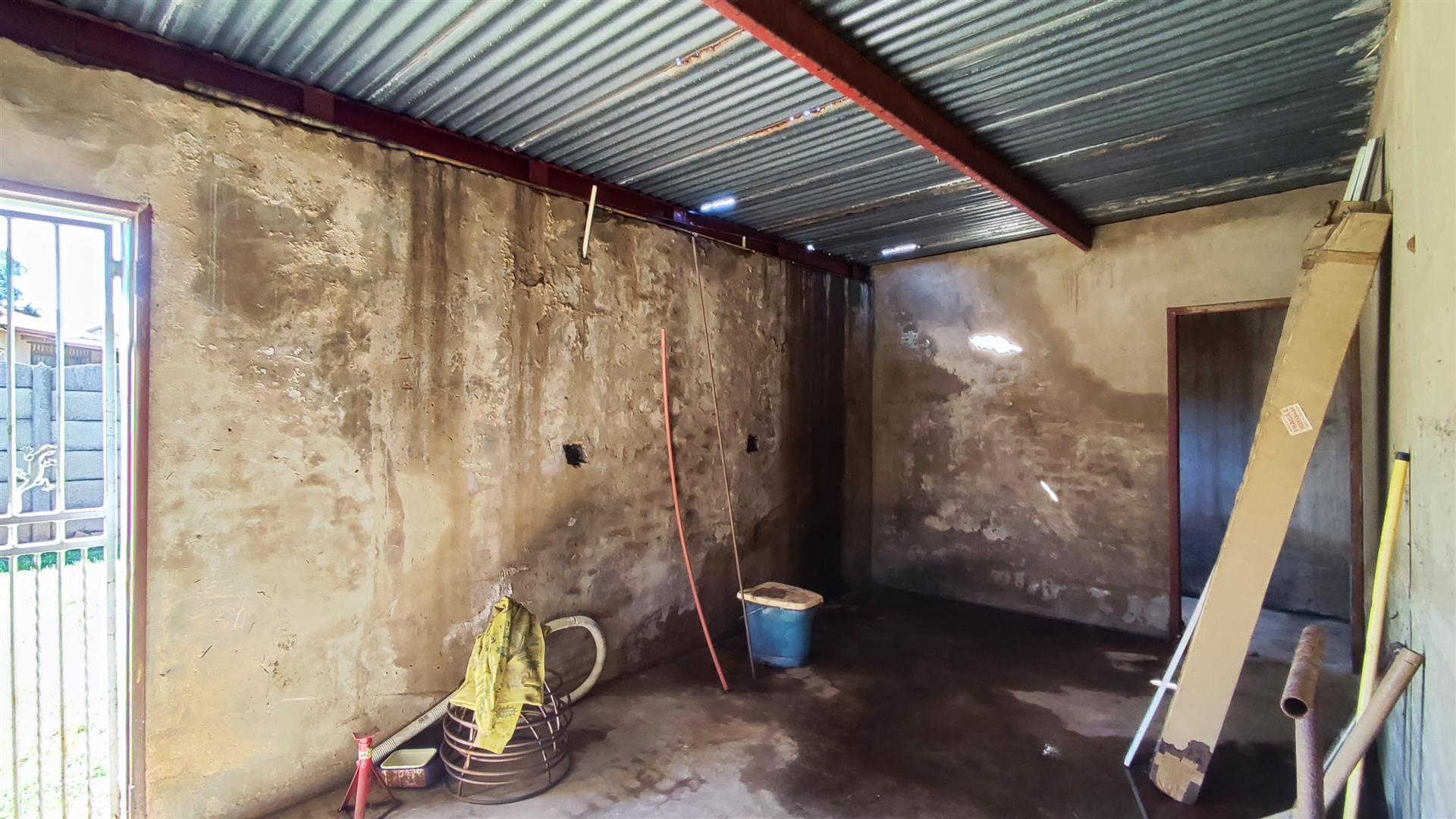 Store Room - 17 square meters of property in Minnebron