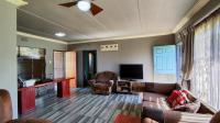 Lounges - 22 square meters of property in Minnebron