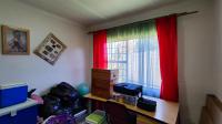 Bed Room 1 - 10 square meters of property in Minnebron