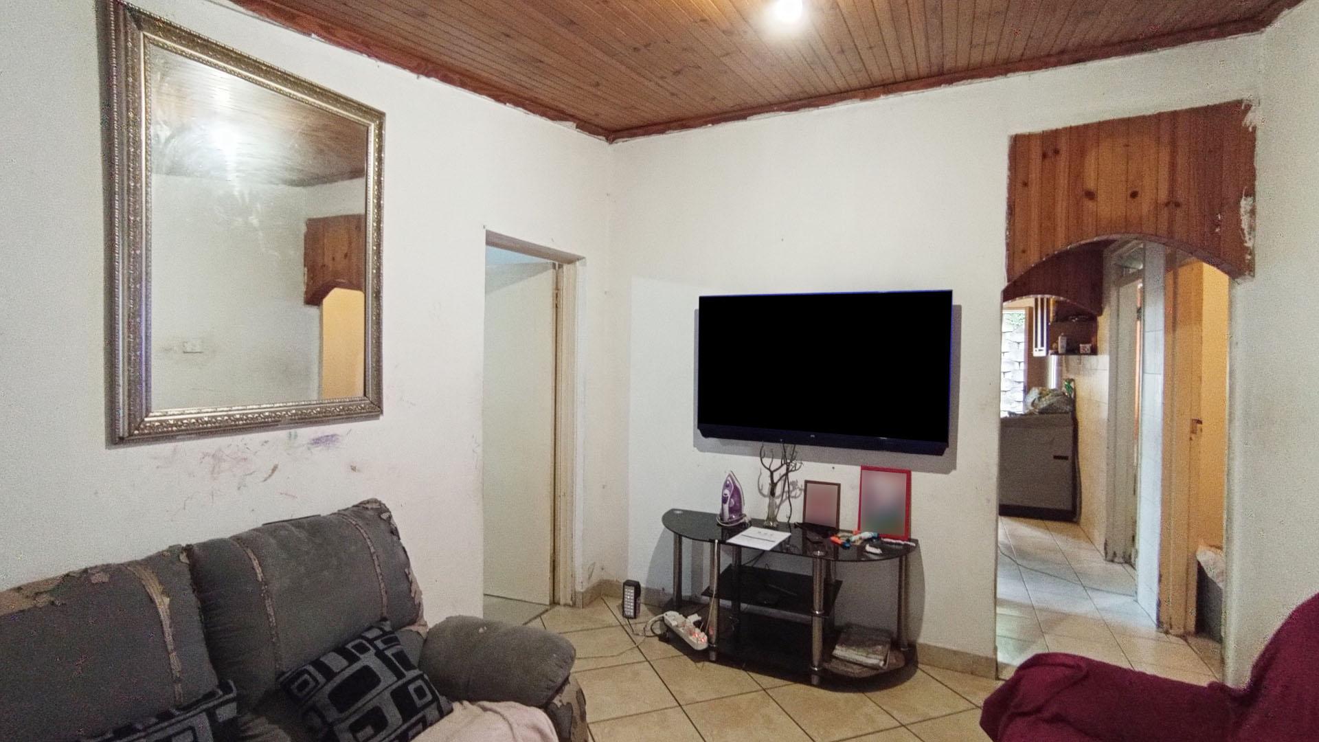 Lounges - 16 square meters of property in Shastri Park