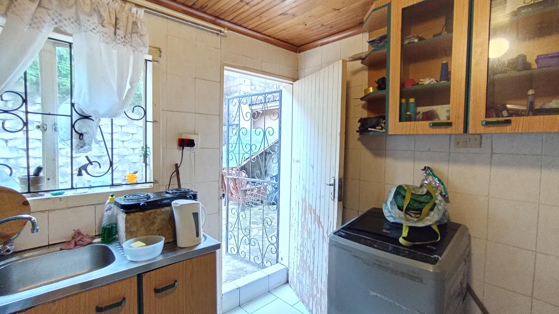 Kitchen - 19 square meters of property in Shastri Park