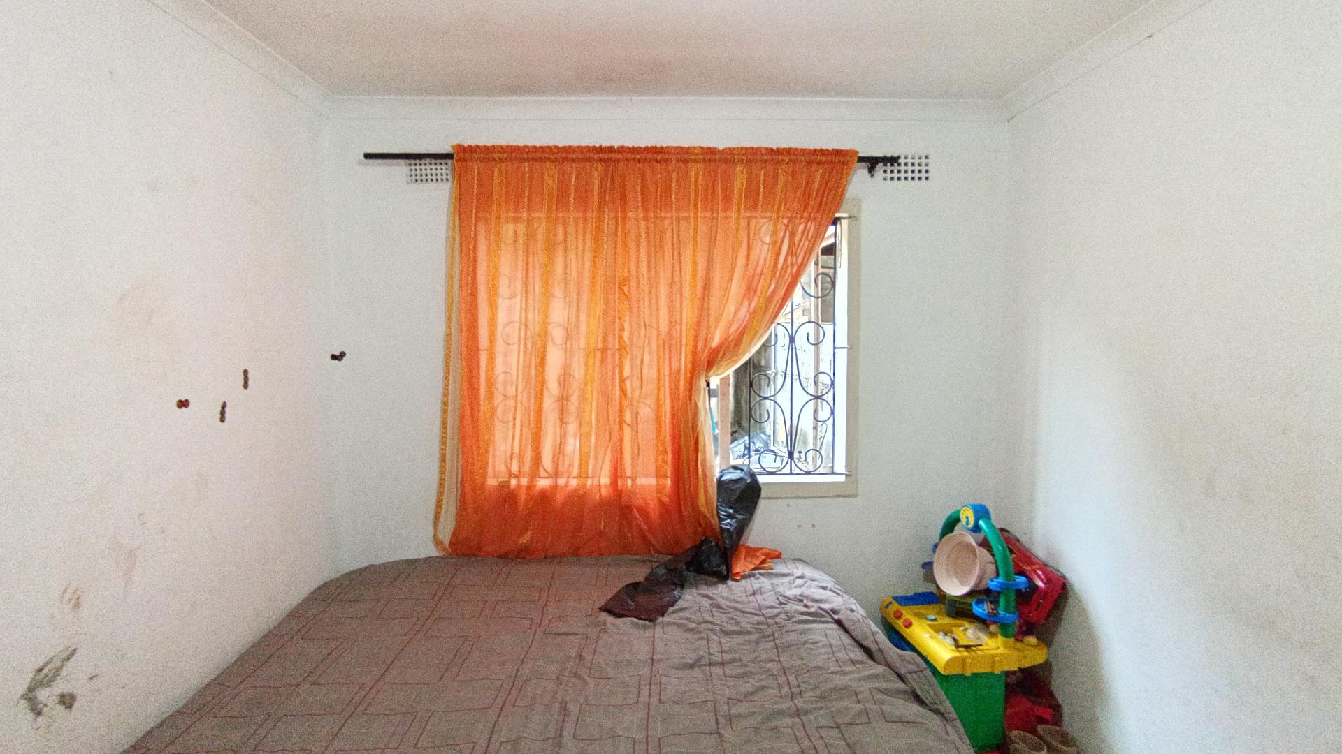 Bed Room 2 - 10 square meters of property in Shastri Park