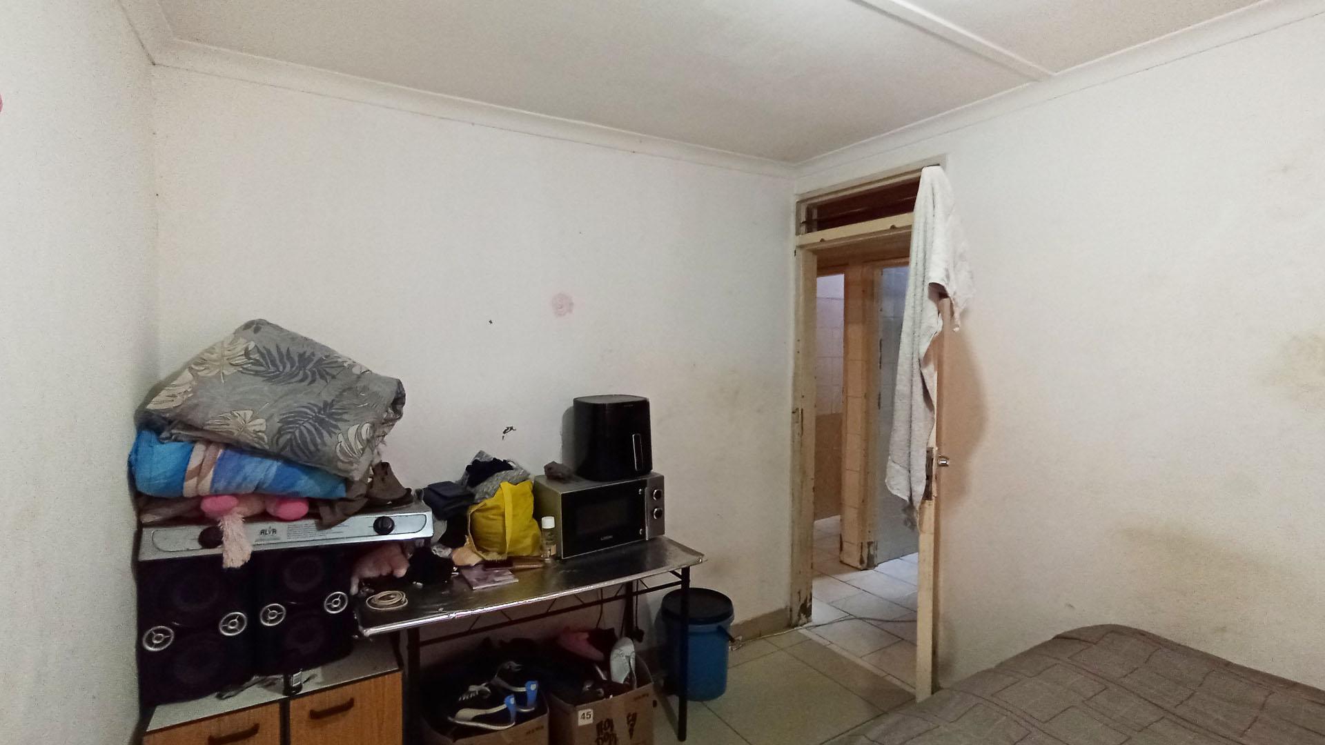 Bed Room 2 - 10 square meters of property in Shastri Park