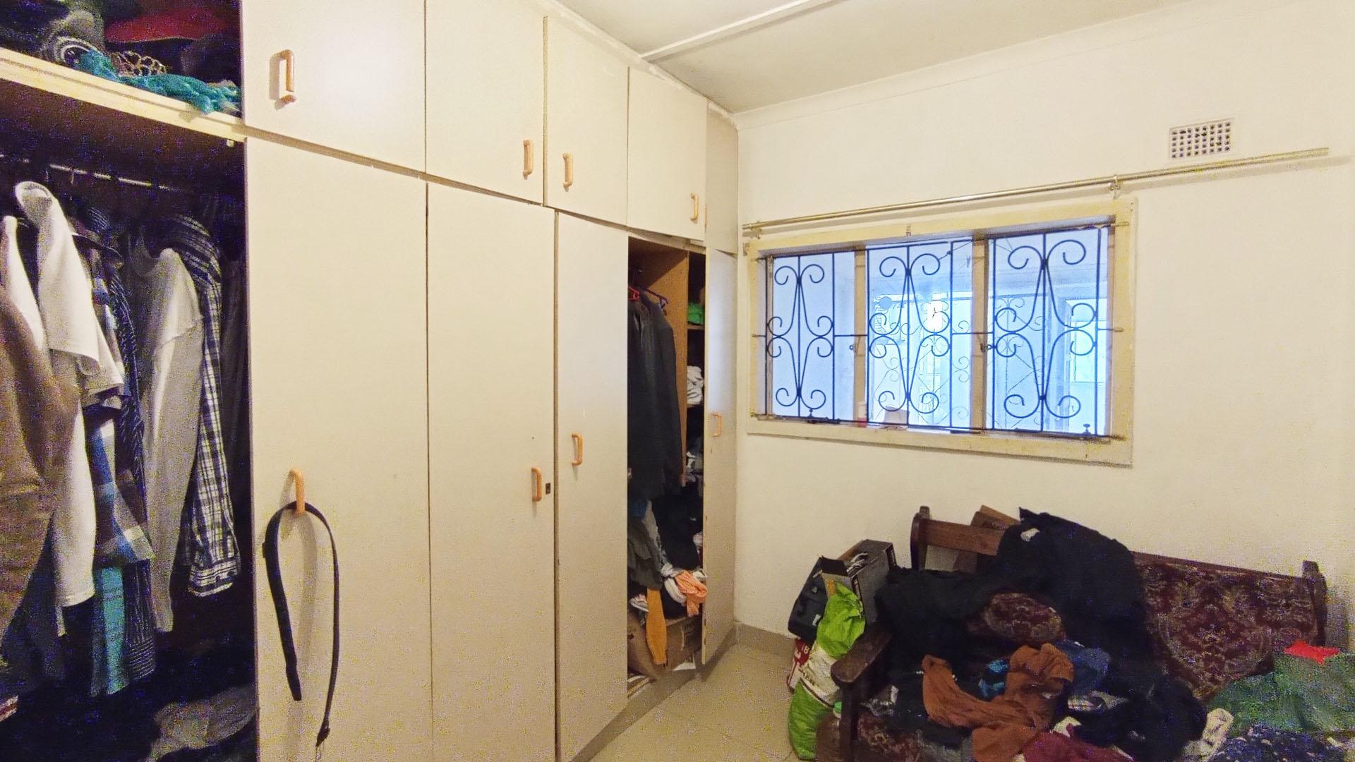 Bed Room 3 - 10 square meters of property in Shastri Park