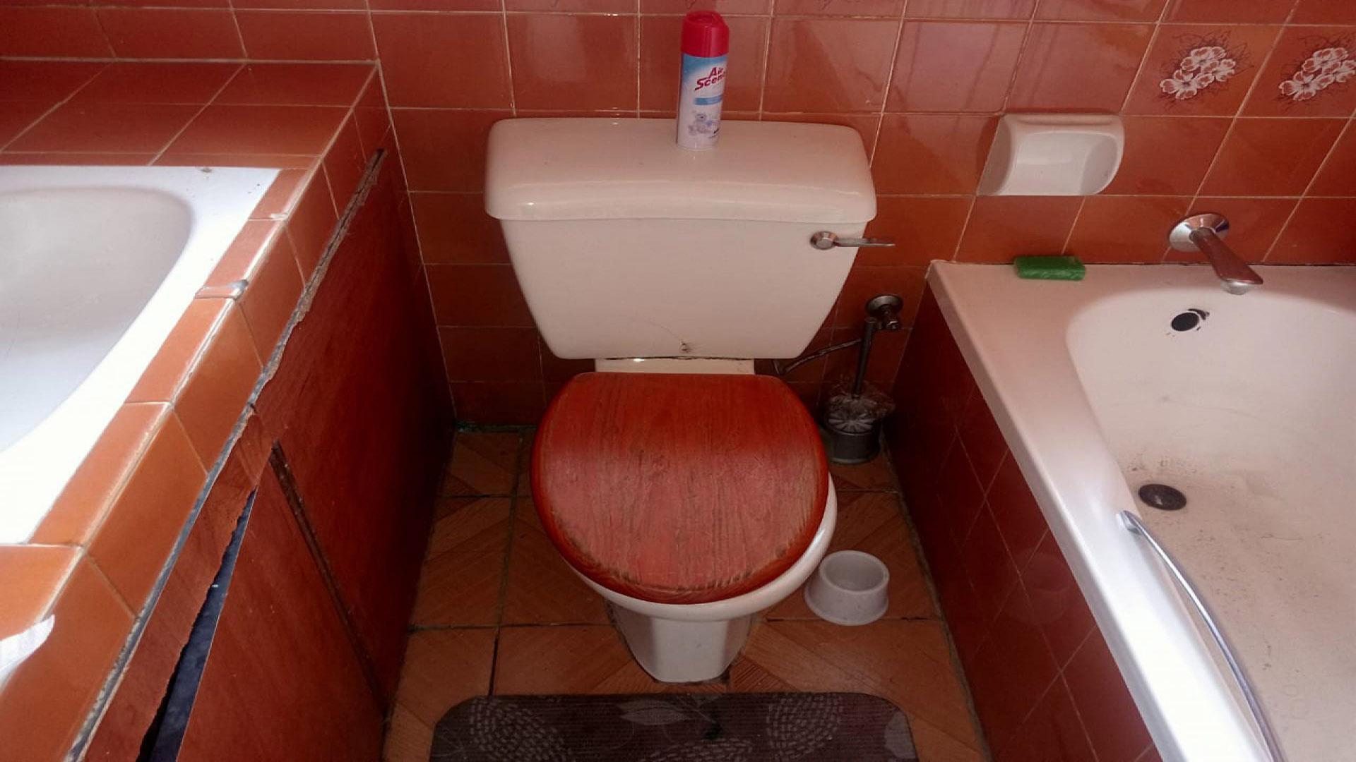 Bathroom 2 of property in Crystal Park