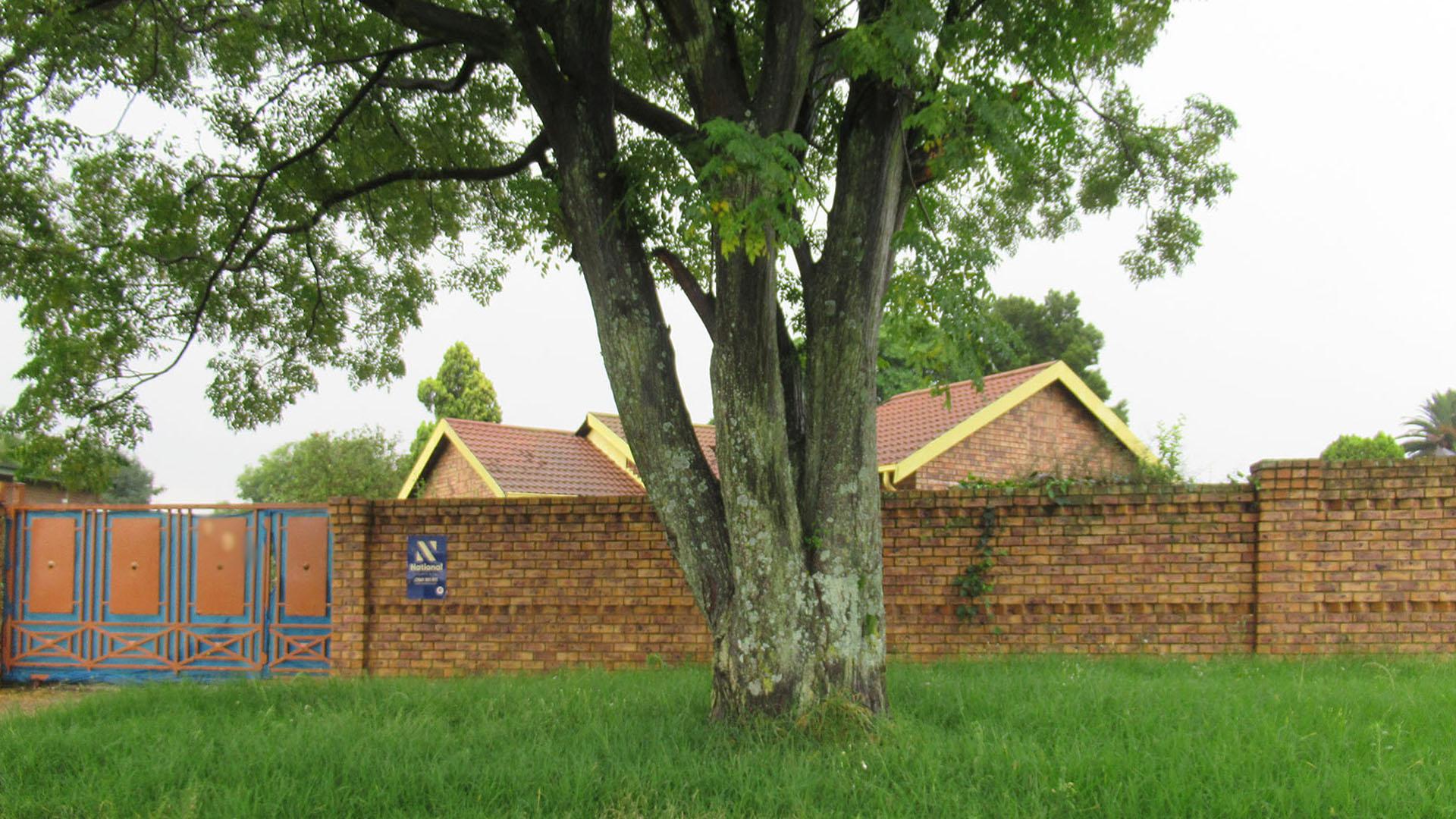 Front View of property in Crystal Park