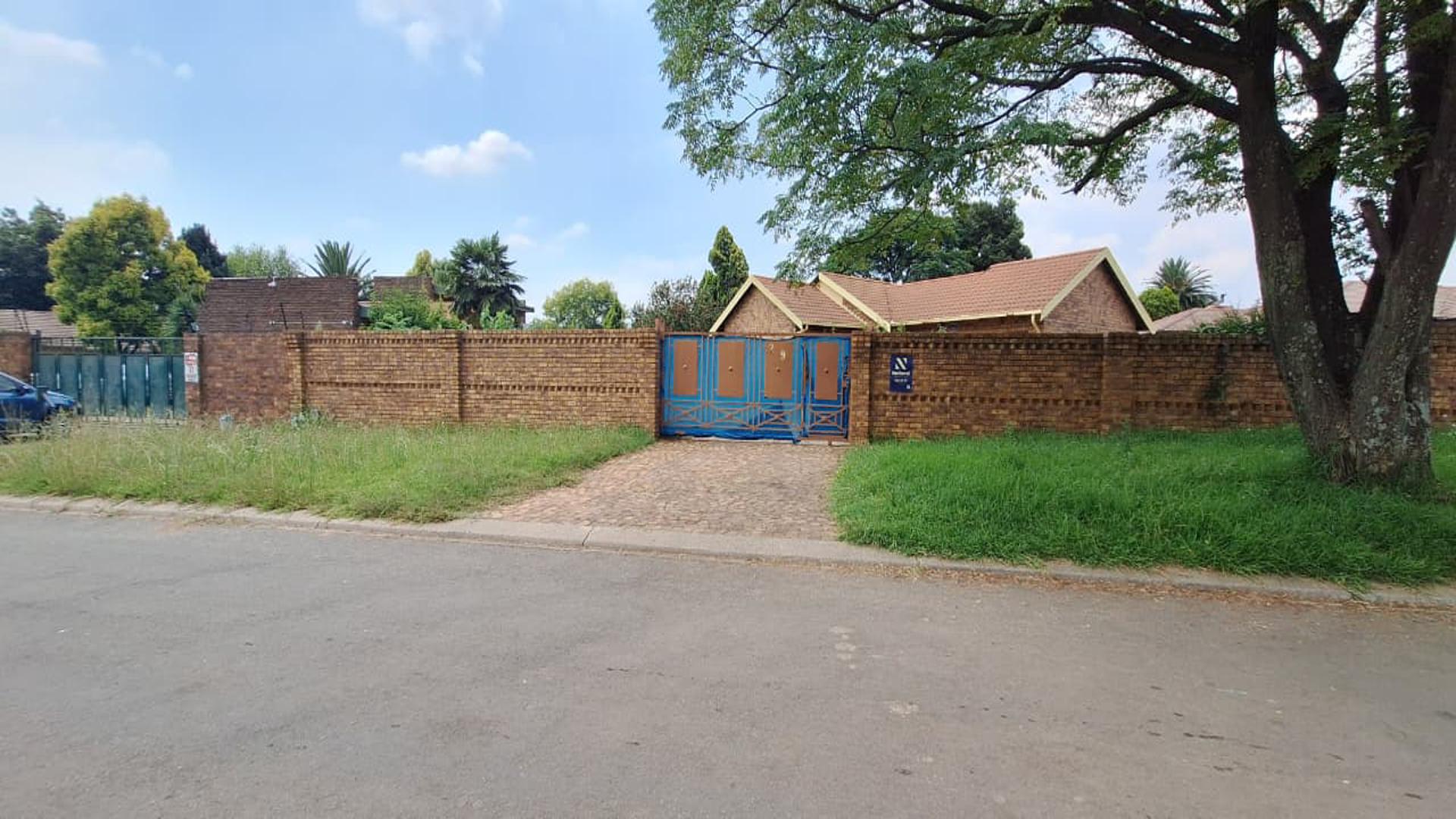 Front View of property in Crystal Park