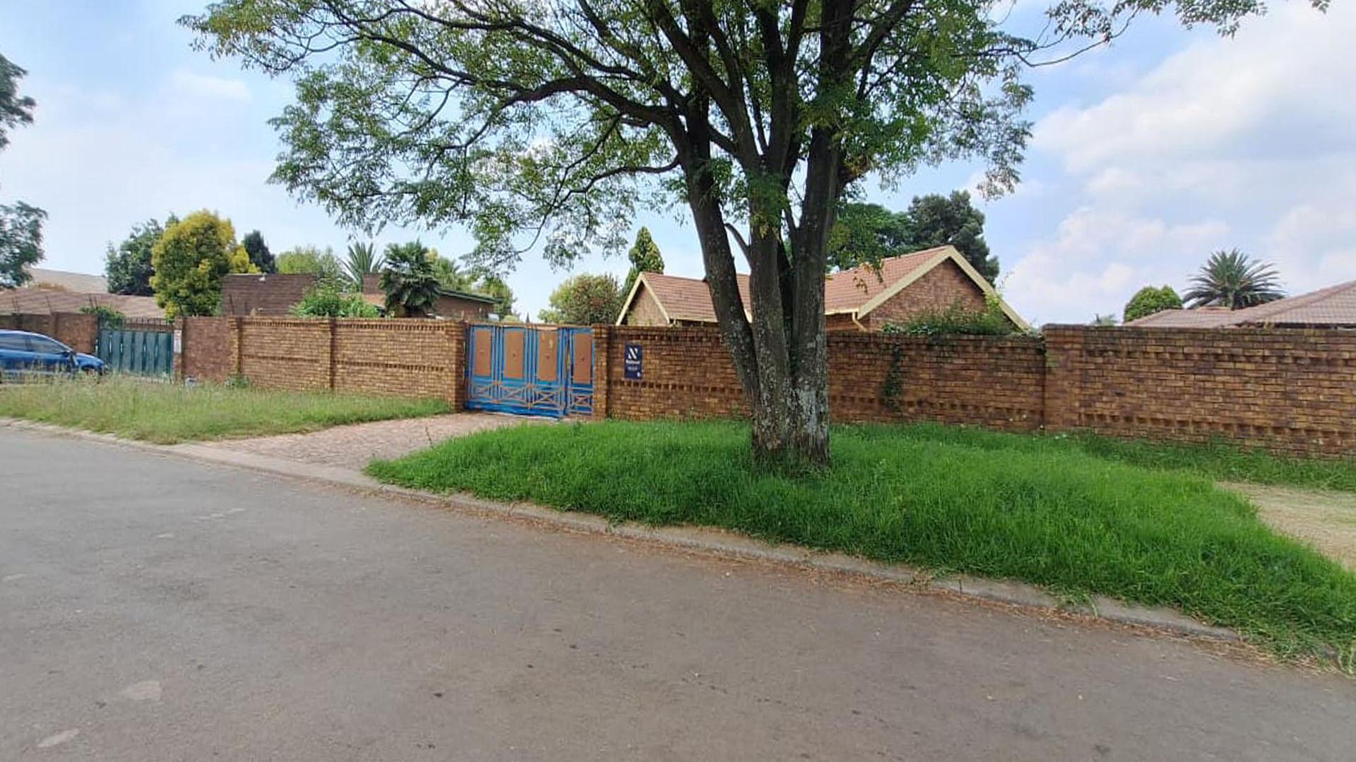 Front View of property in Crystal Park