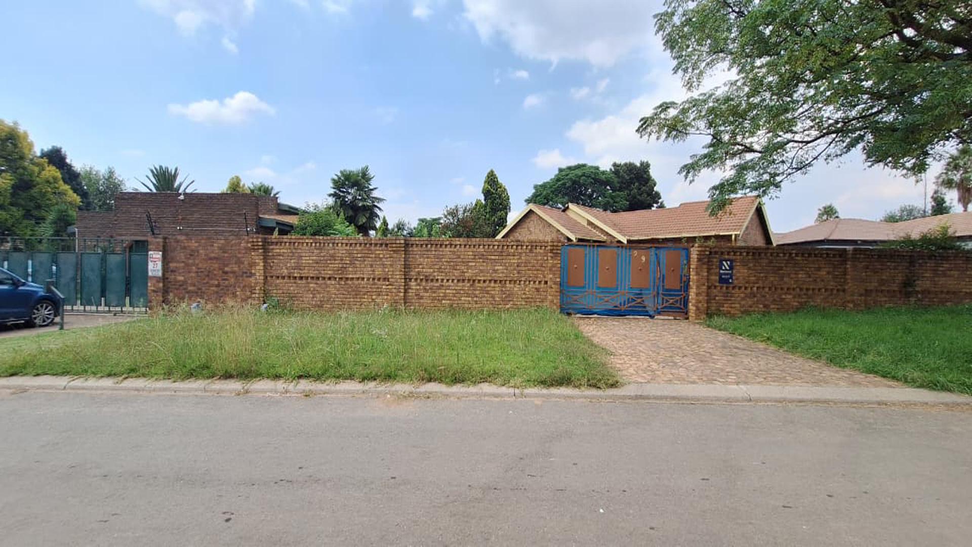 Front View of property in Crystal Park