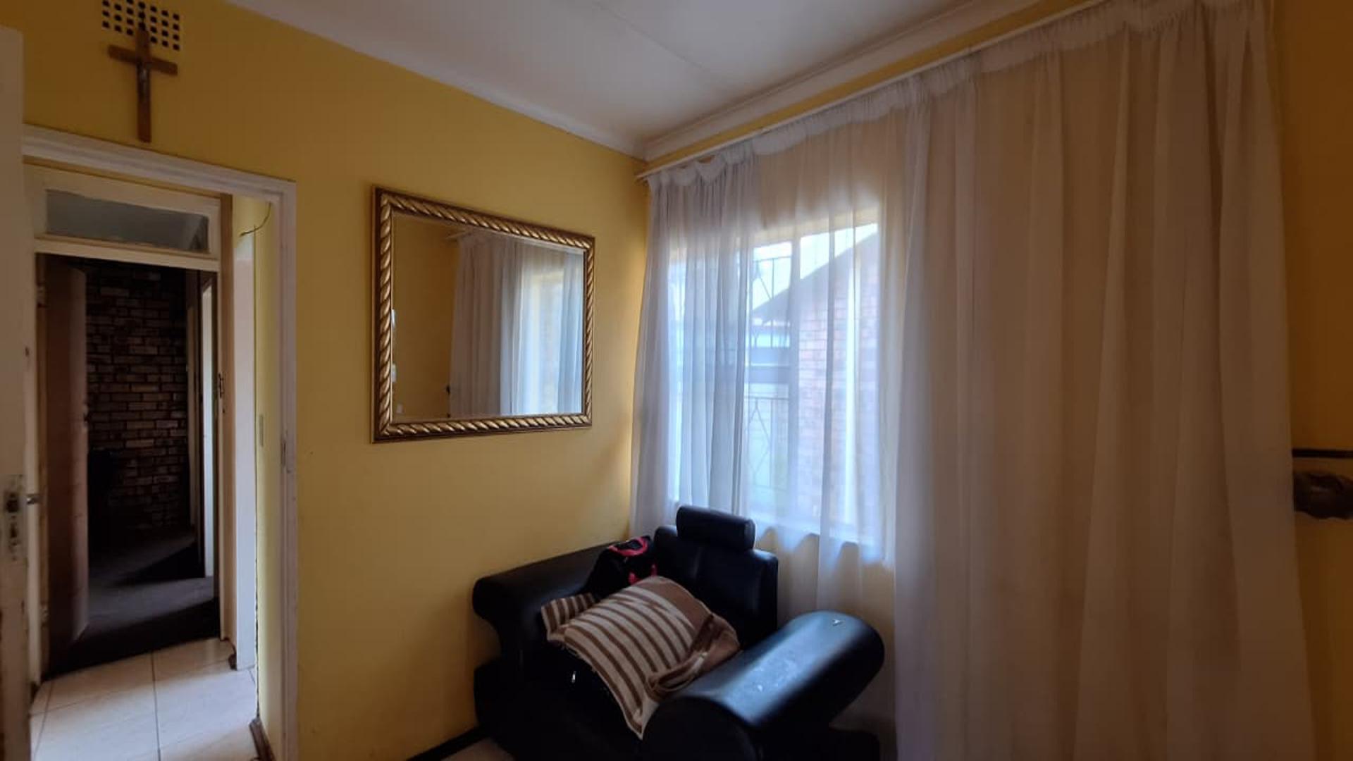 Spaces - 12 square meters of property in Crystal Park