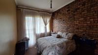Main Bedroom - 21 square meters of property in Crystal Park