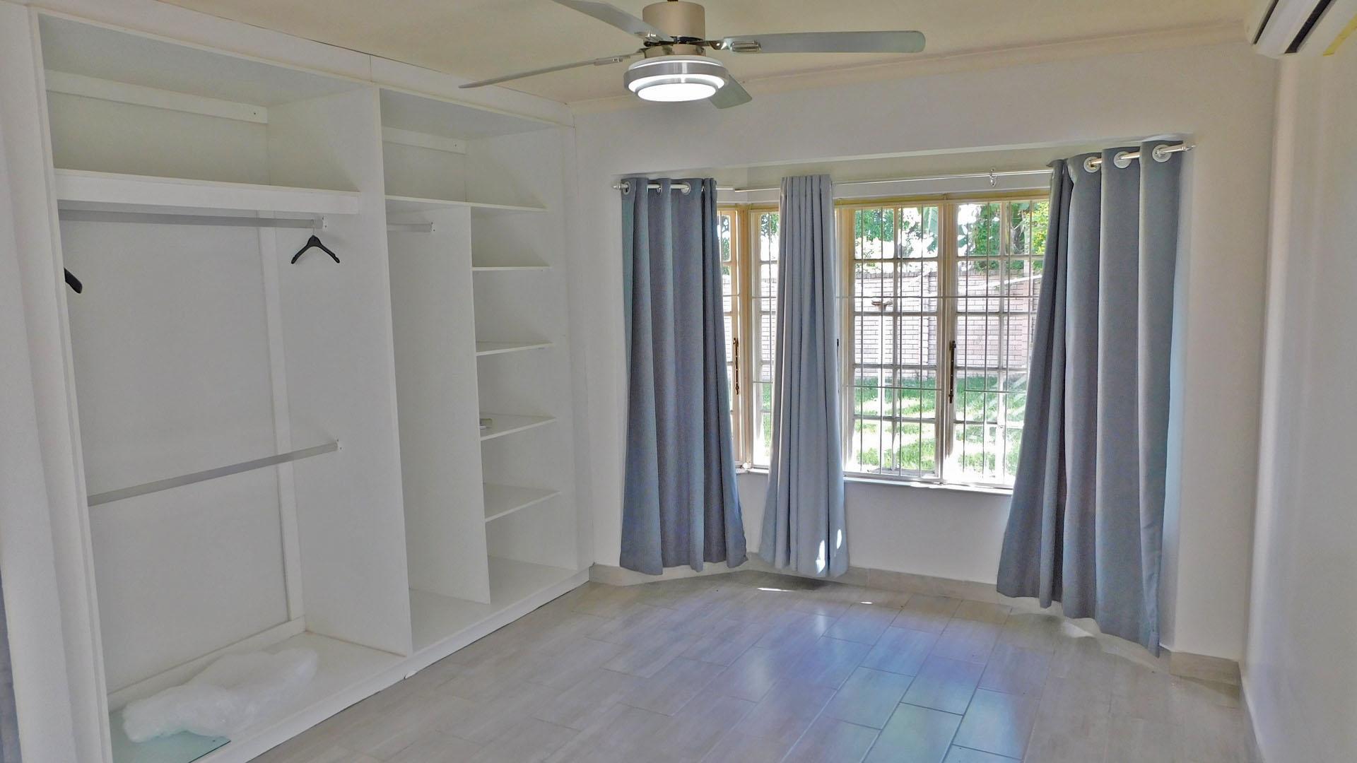 Main Bedroom - 20 square meters of property in Escombe 