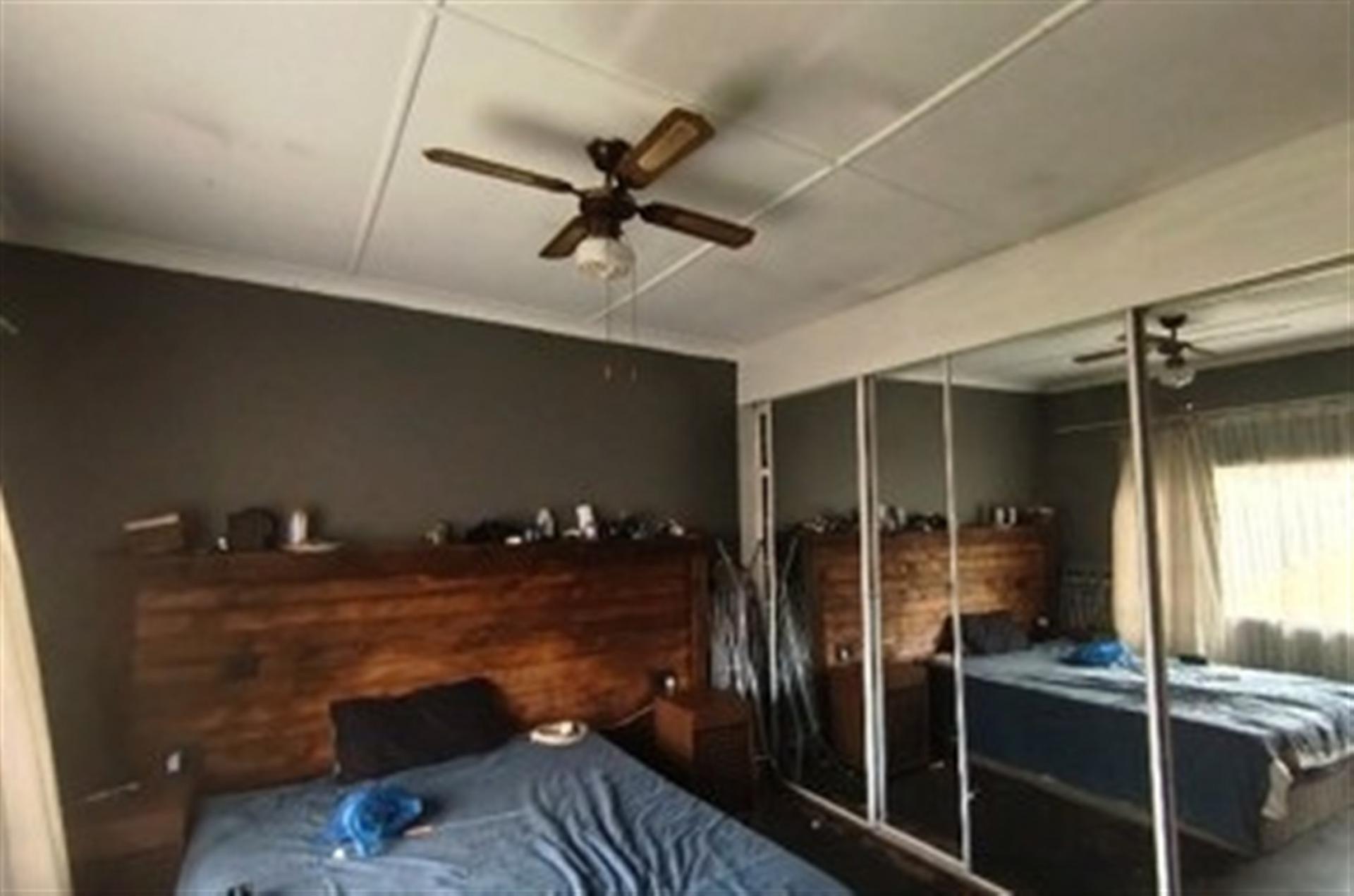 Main Bedroom of property in Boksburg