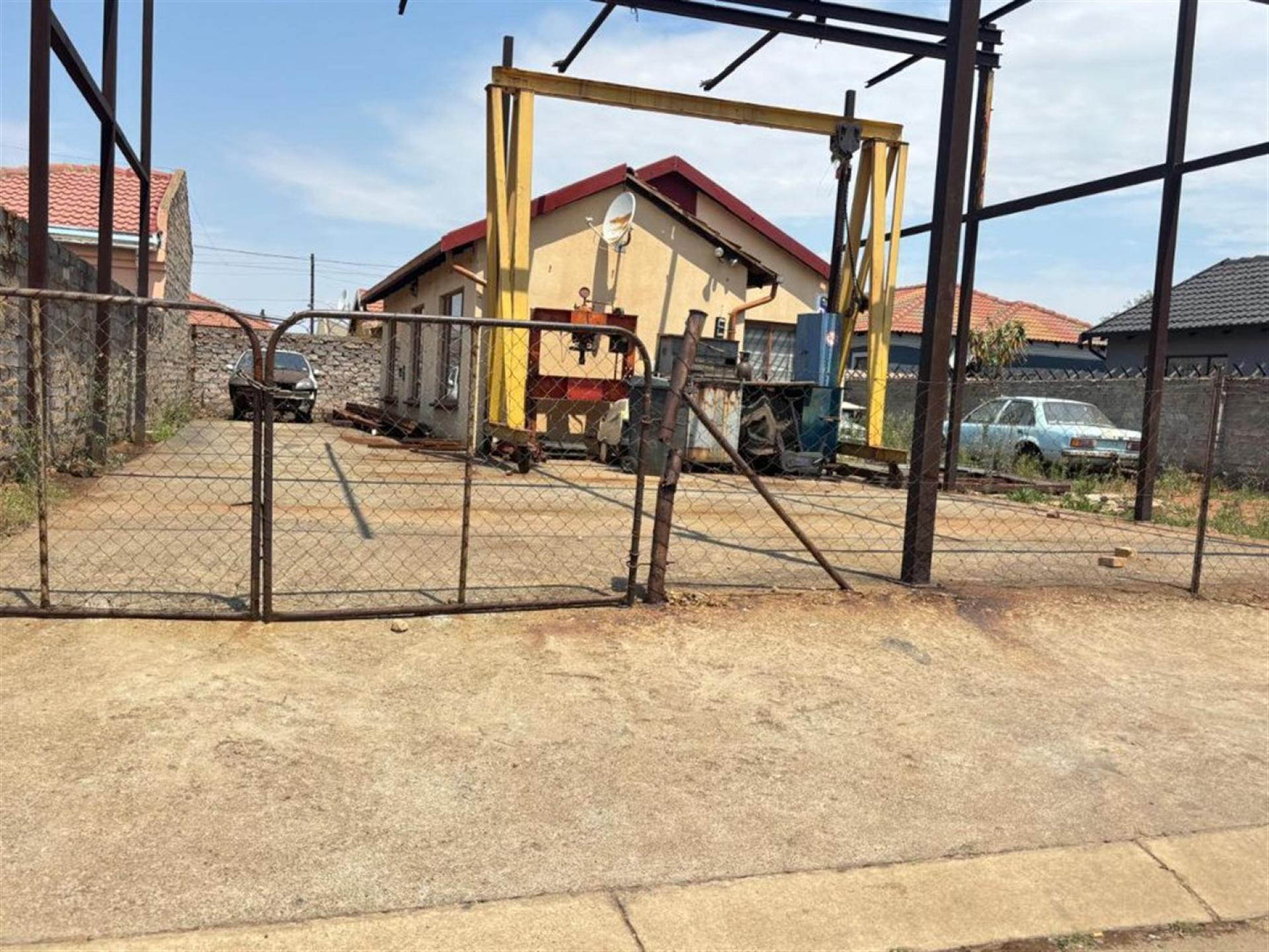 Front View of property in Protea Glen