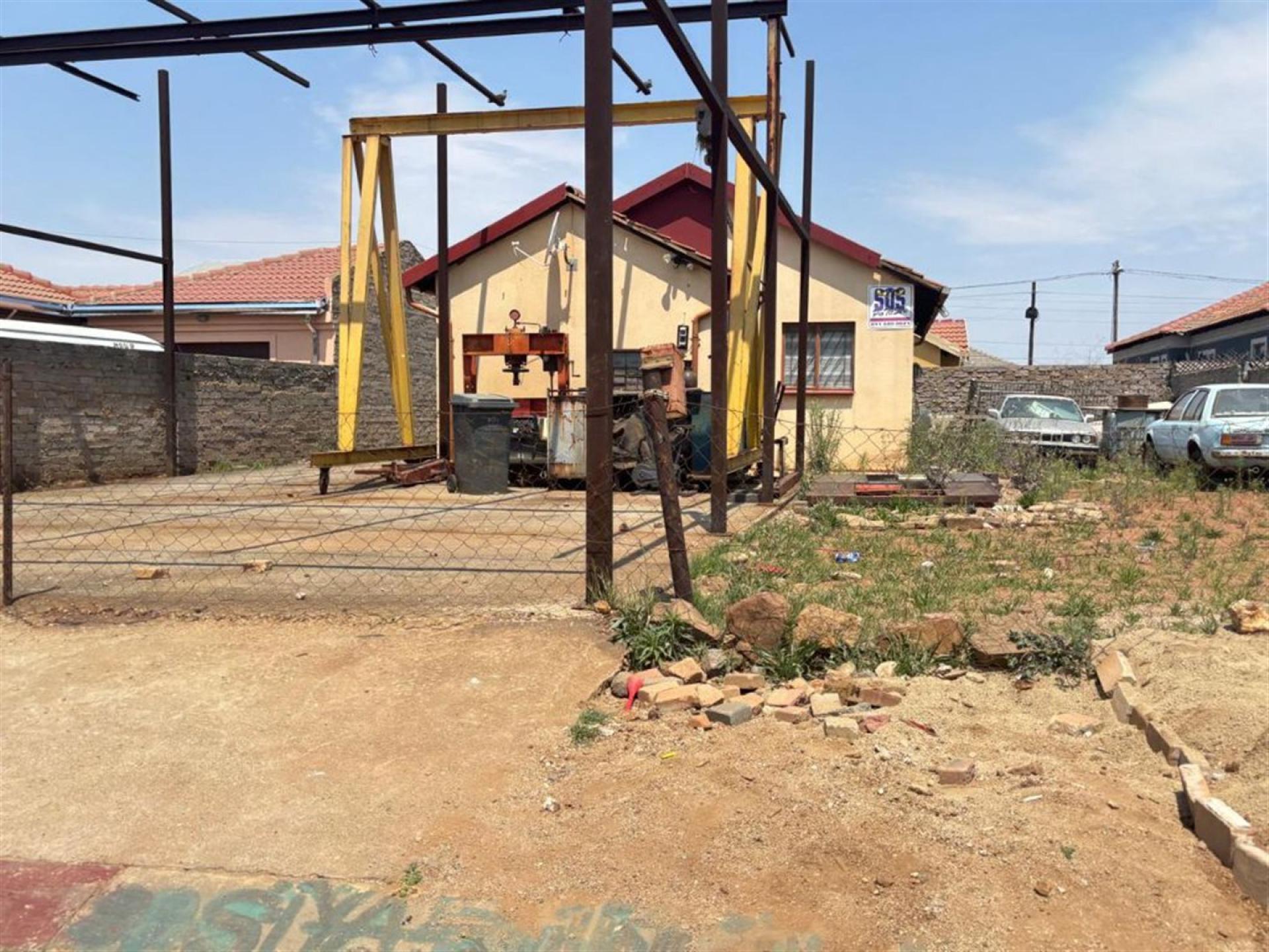 Front View of property in Protea Glen