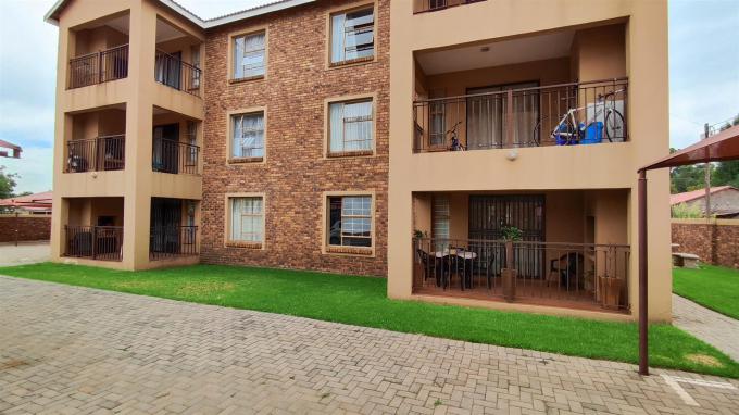 2 Bedroom Sectional Title for Sale For Sale in Rensburg - Private Sale - MR617041