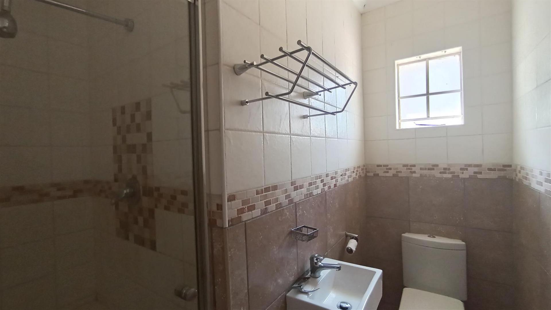 Bathroom 1 - 5 square meters of property in Rothdene