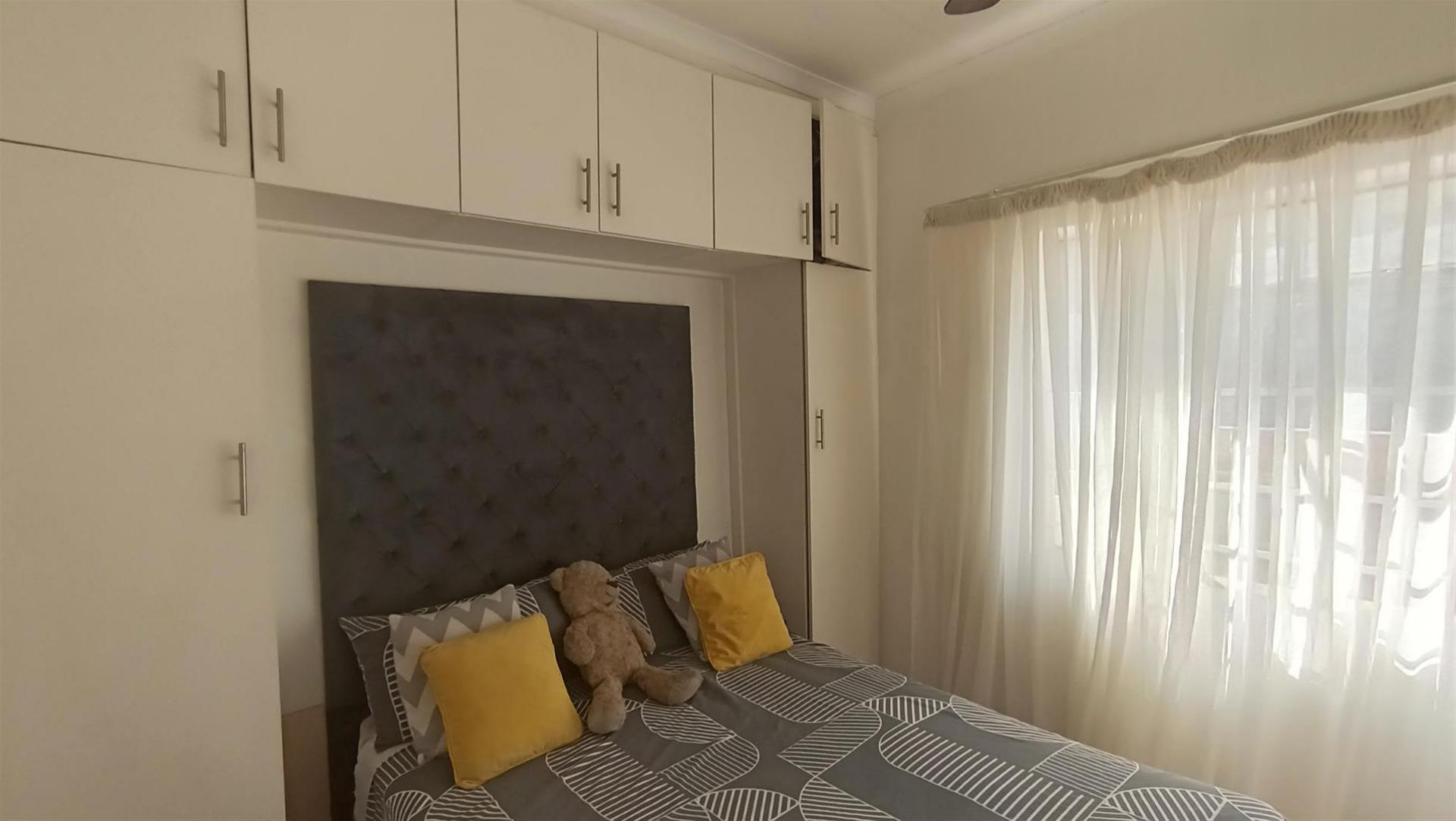 Bed Room 1 - 12 square meters of property in Rothdene