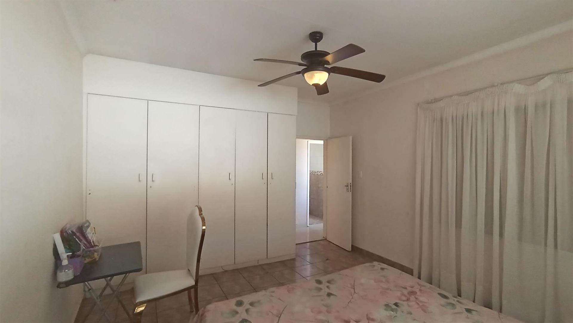 Bed Room 2 - 22 square meters of property in Rothdene