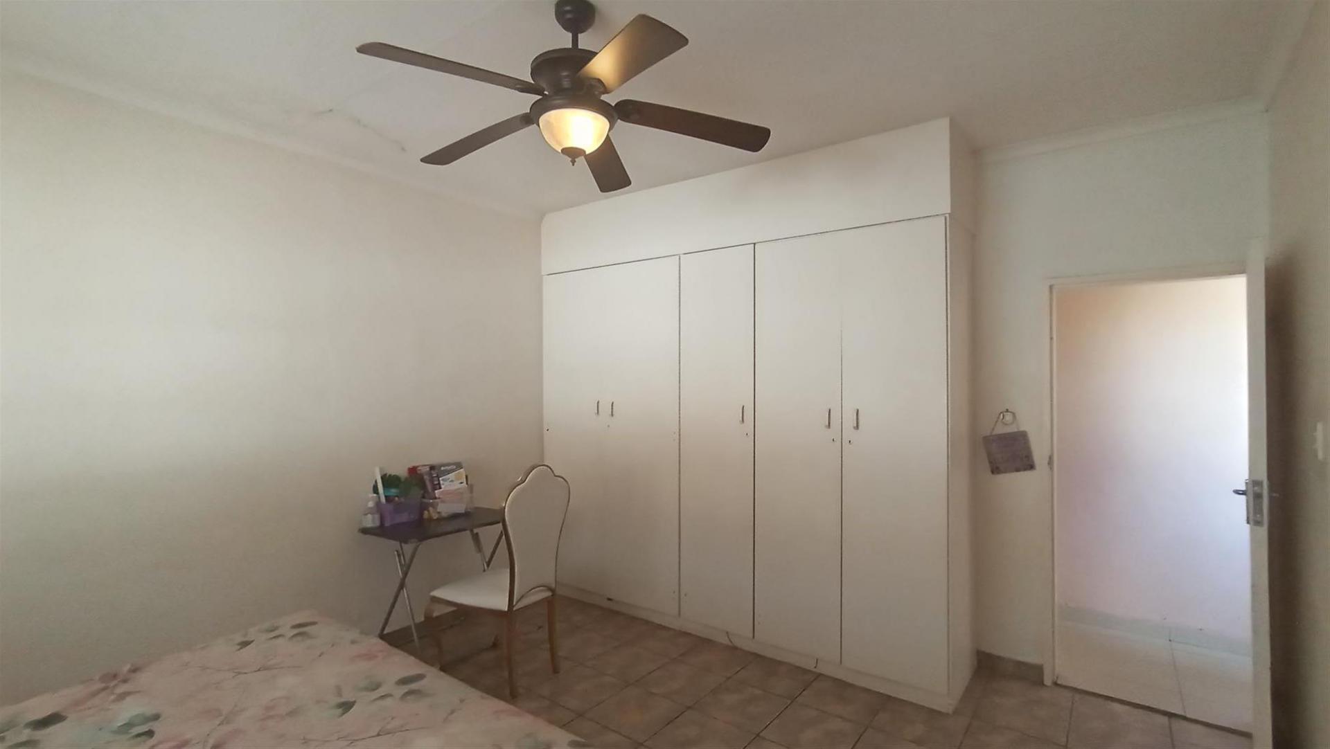 Bed Room 2 - 22 square meters of property in Rothdene