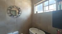 Main Bathroom - 5 square meters of property in Rothdene