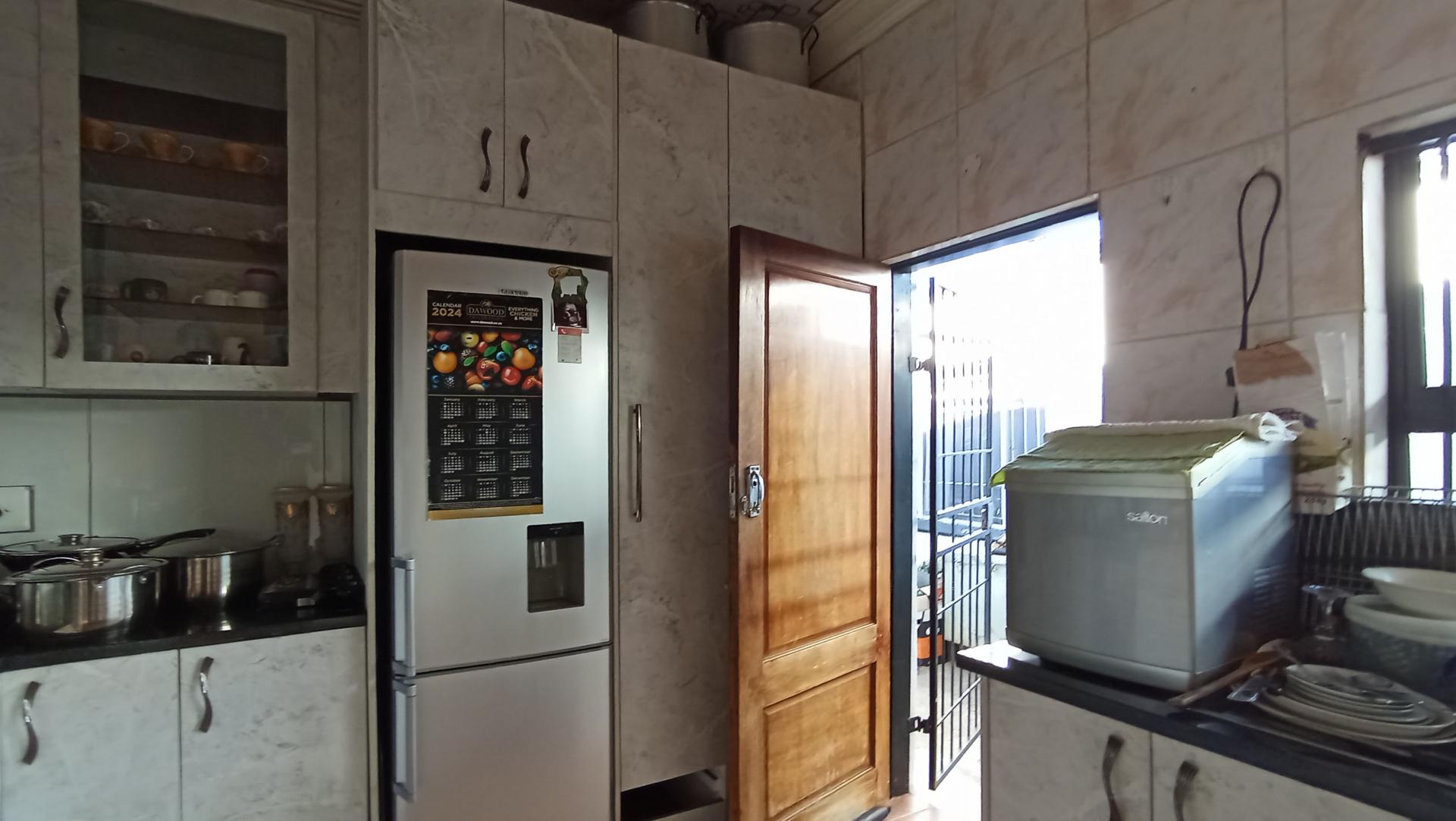 Kitchen - 30 square meters of property in Bosmont