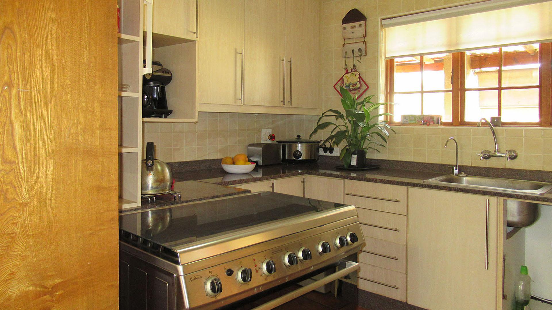 Kitchen - 12 square meters of property in Krugersdorp