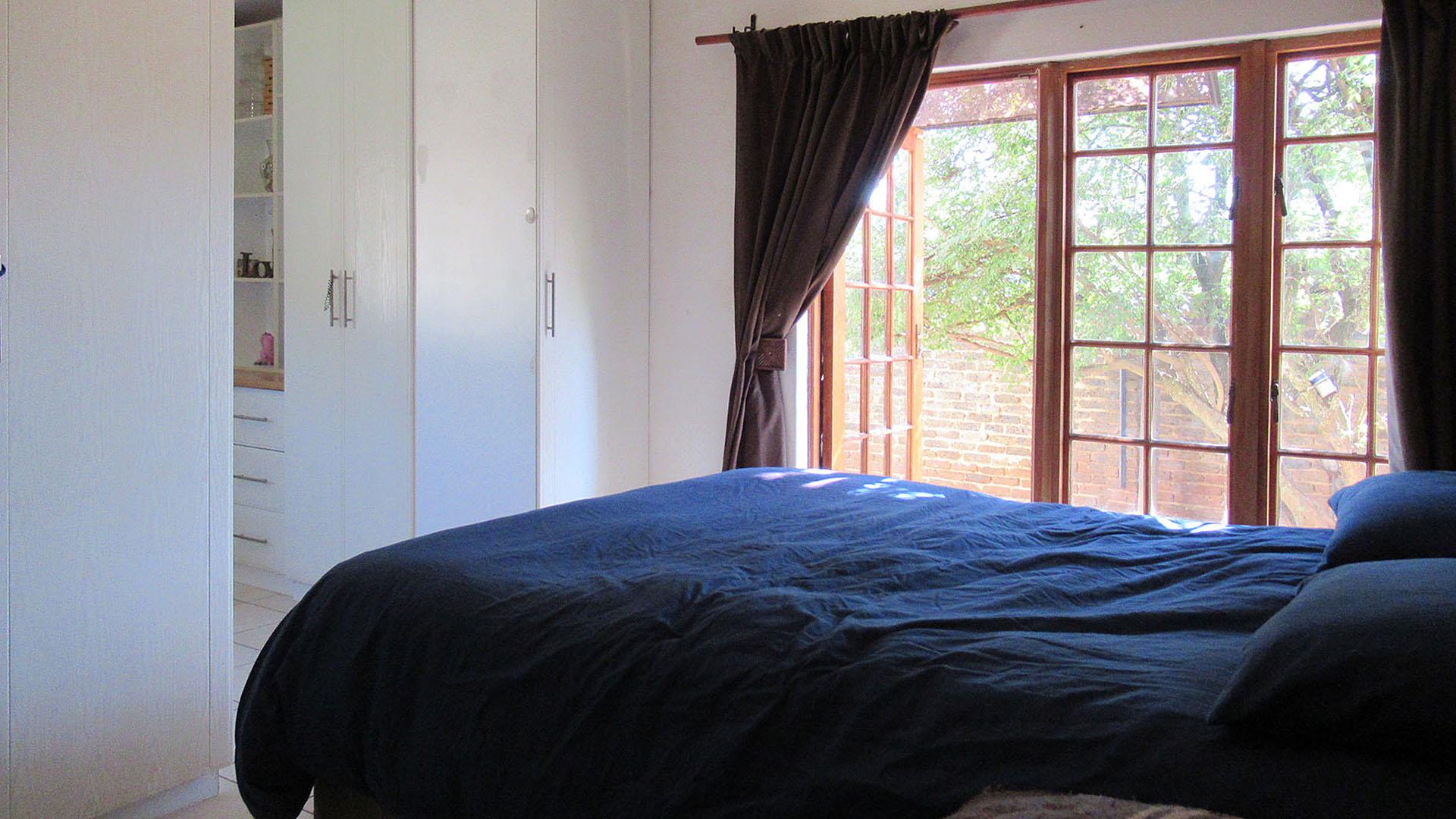 Main Bedroom - 23 square meters of property in Krugersdorp