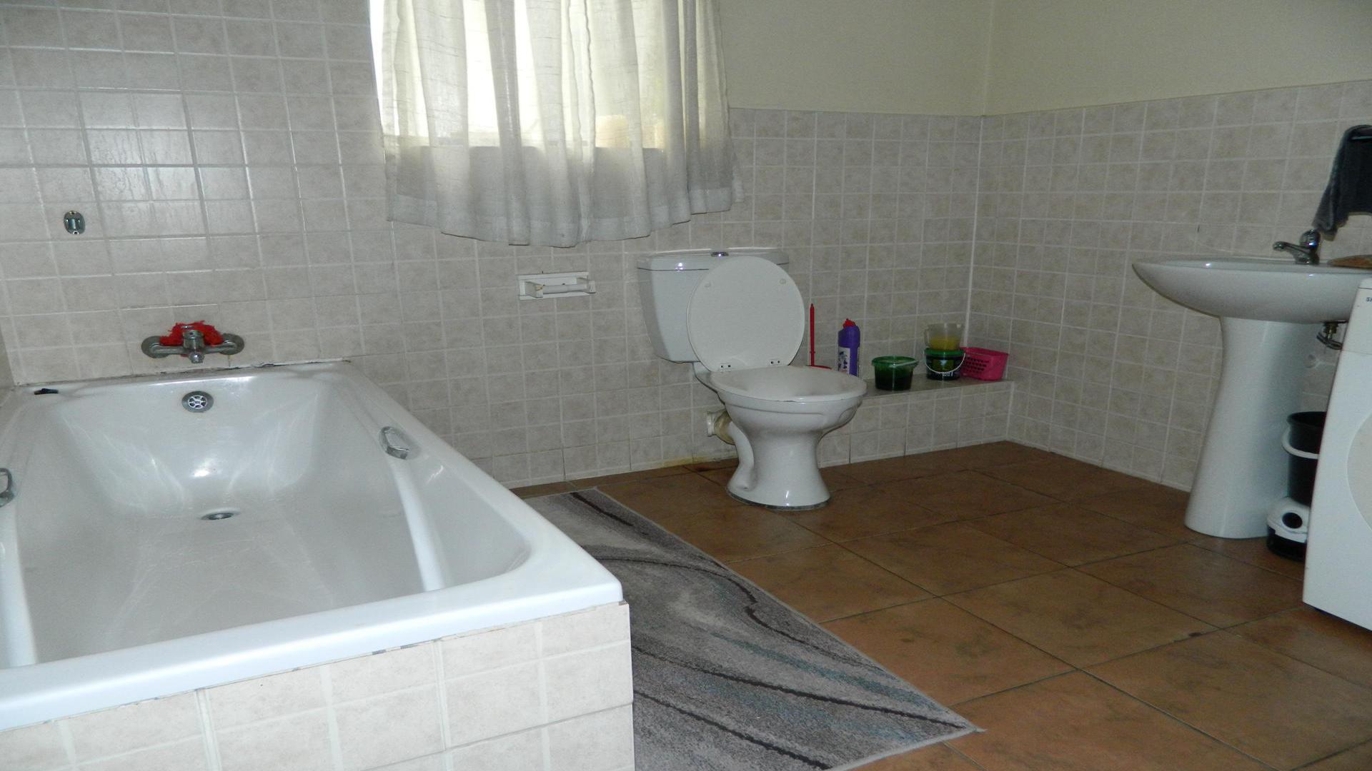 Bathroom 1 of property in Blue Downs