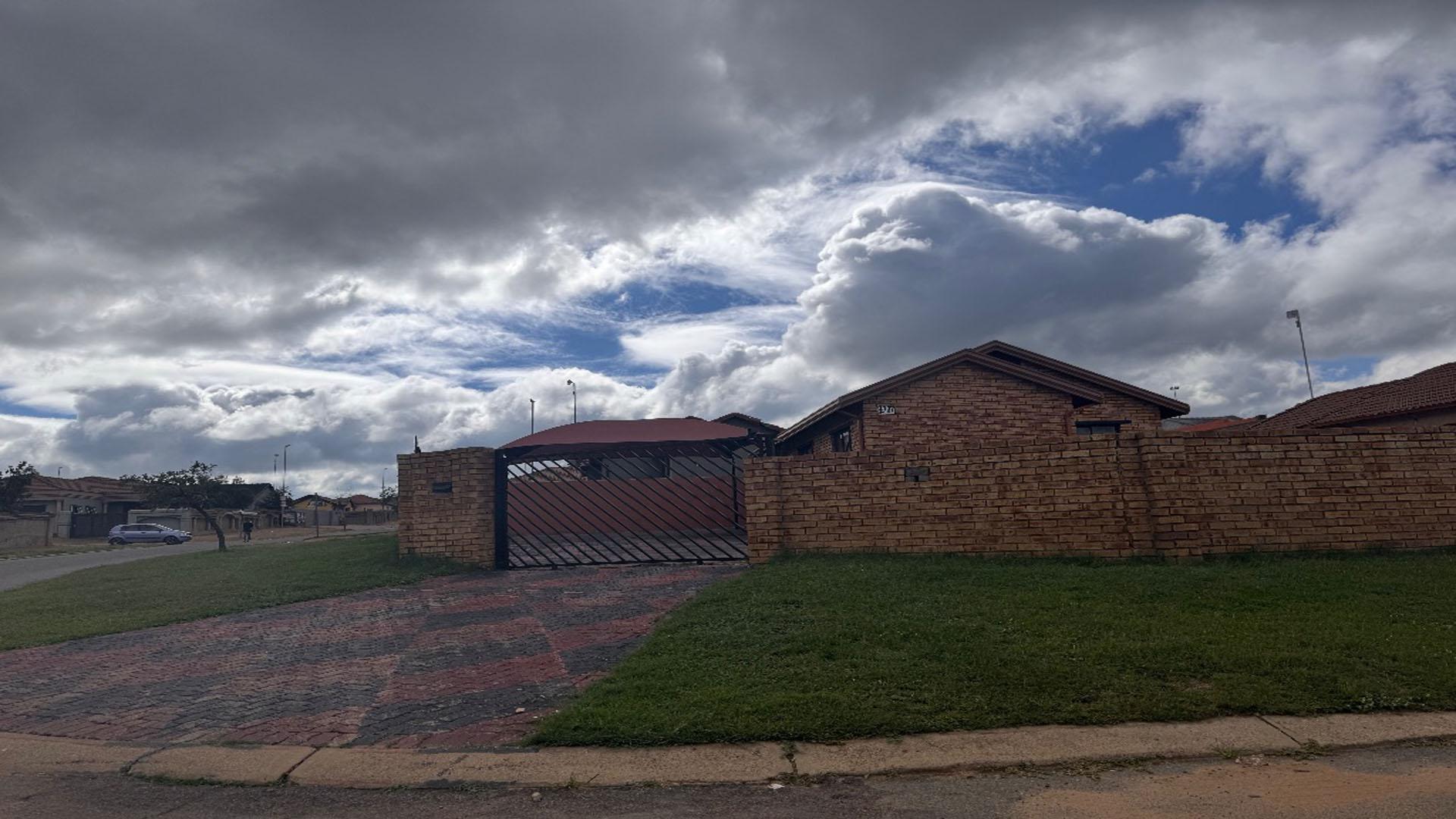Front View of property in Birch Acres