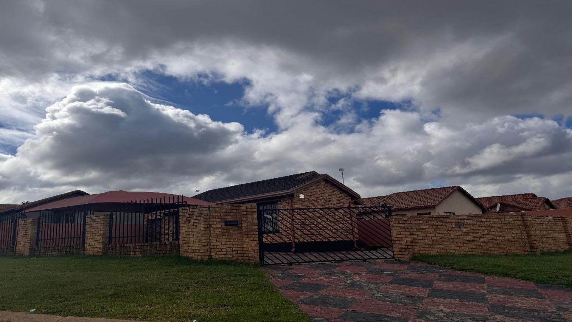 Front View of property in Birch Acres