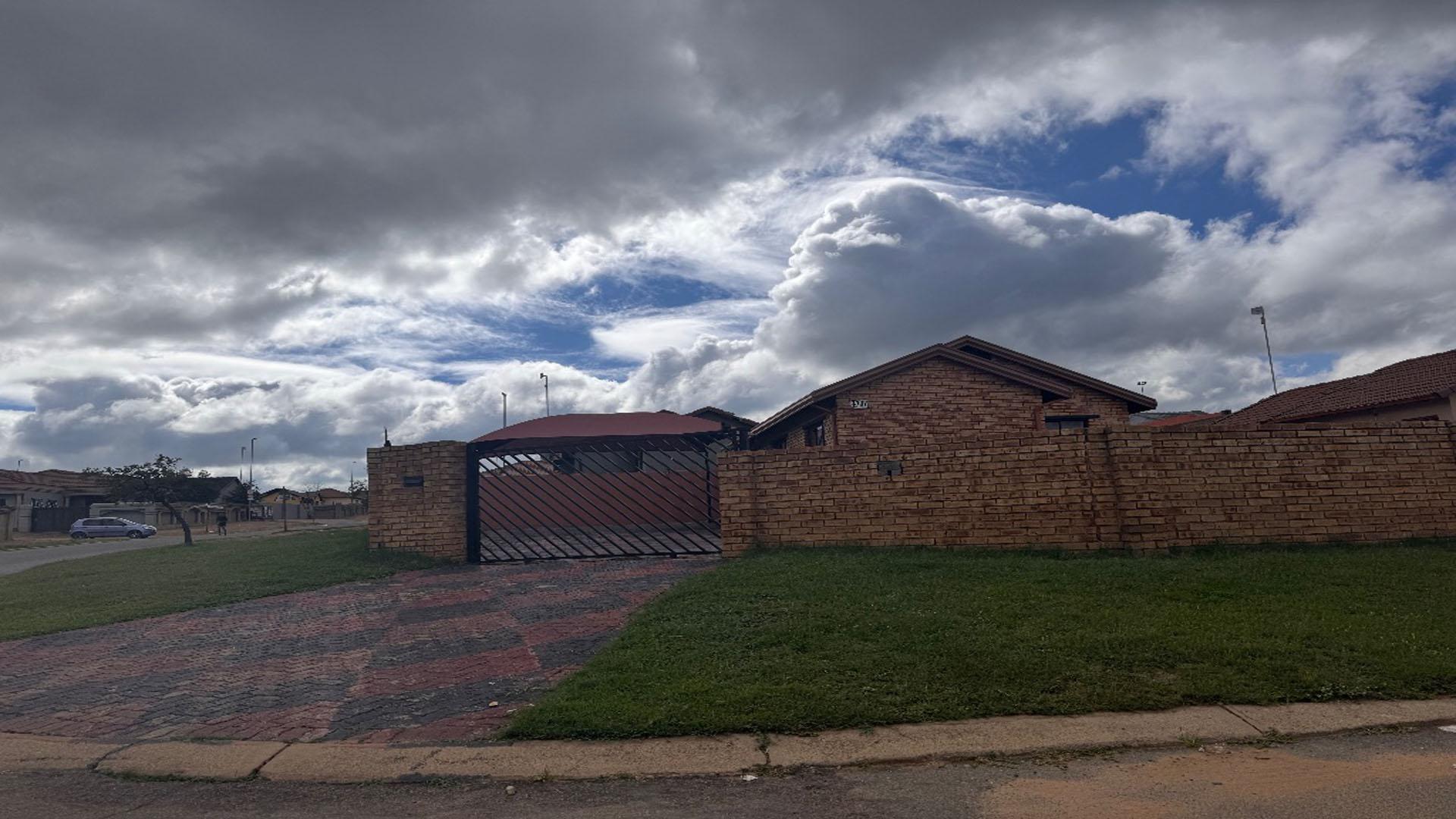 Front View of property in Birch Acres
