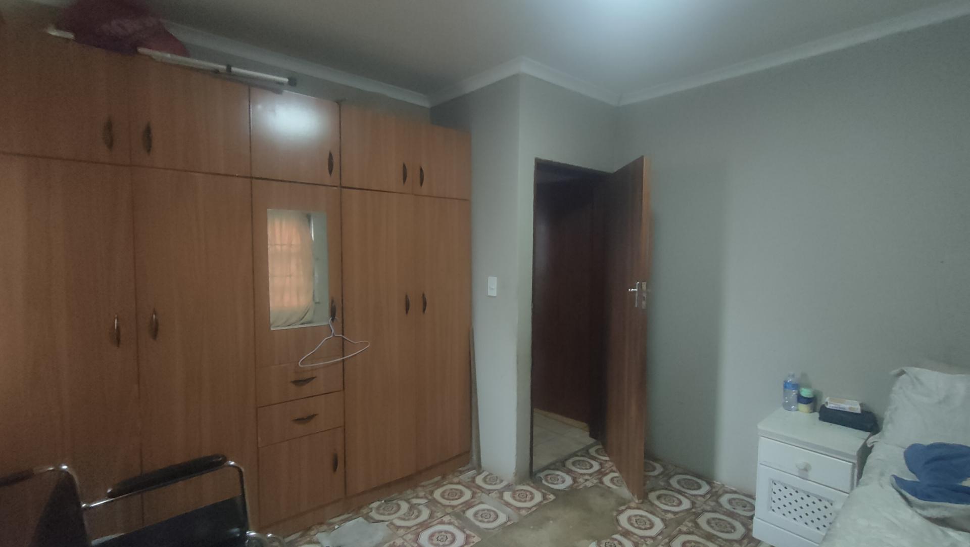 Main Bedroom - 15 square meters of property in Castlehill