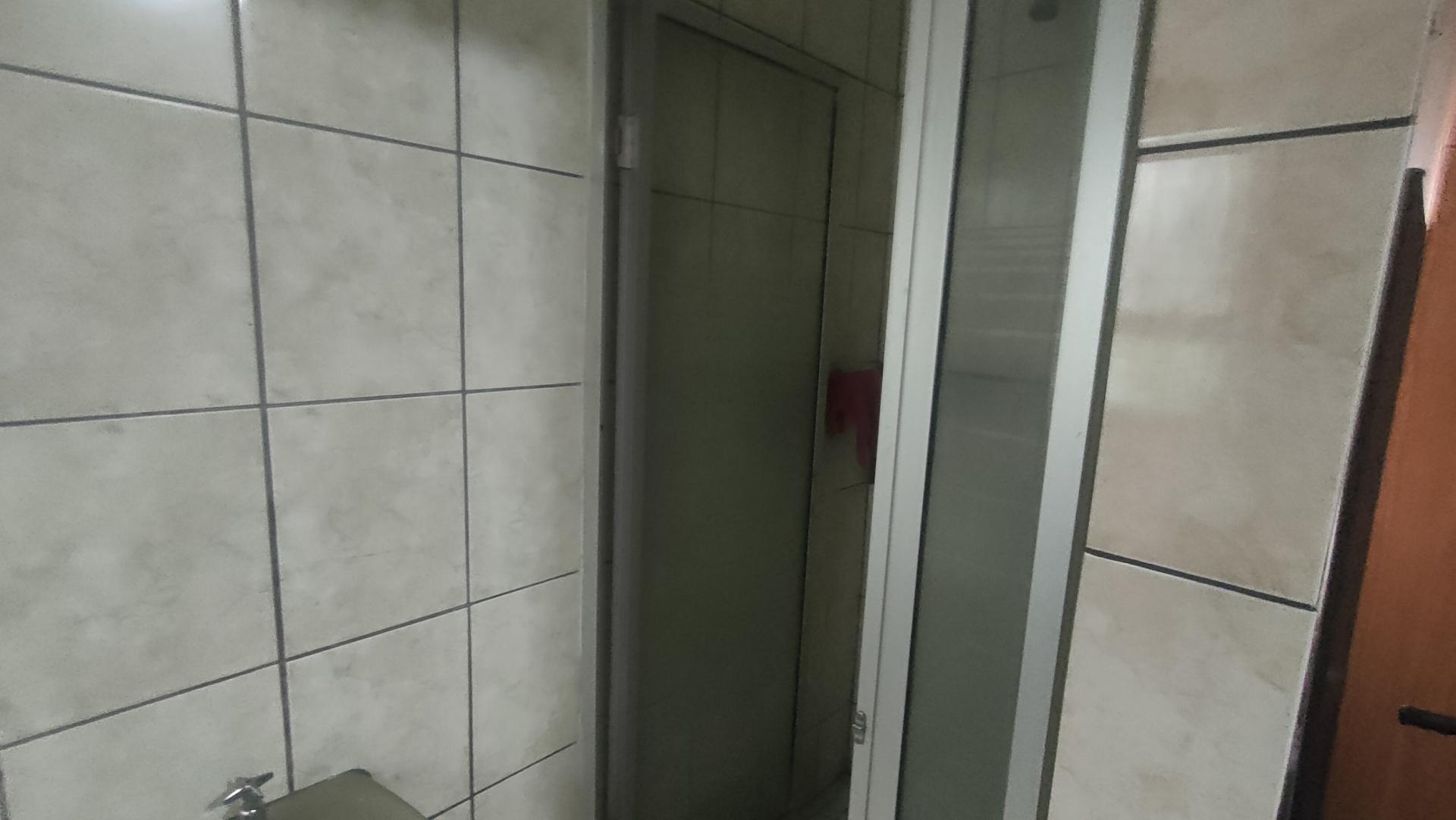 Main Bathroom - 3 square meters of property in Castlehill