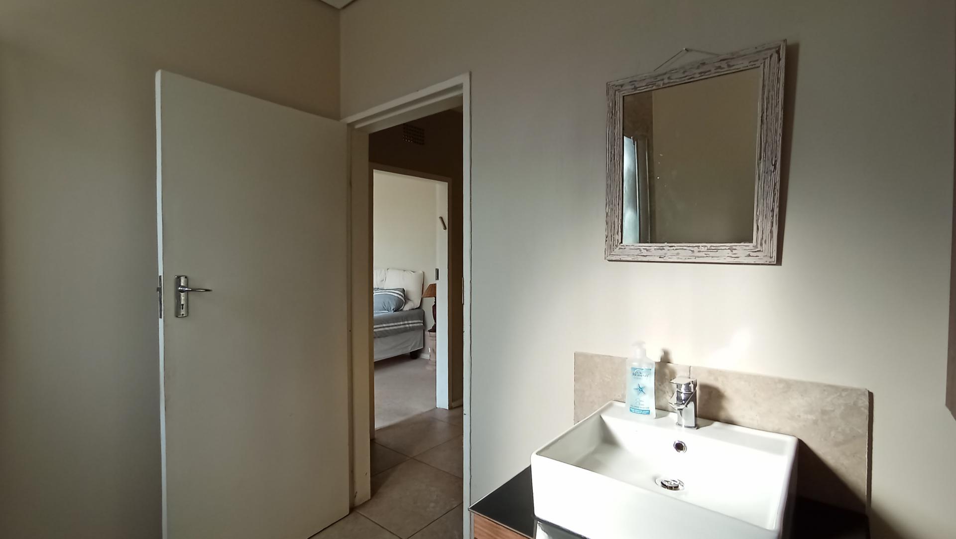 Bathroom 3+ - 6 square meters of property in Savoy Estate 