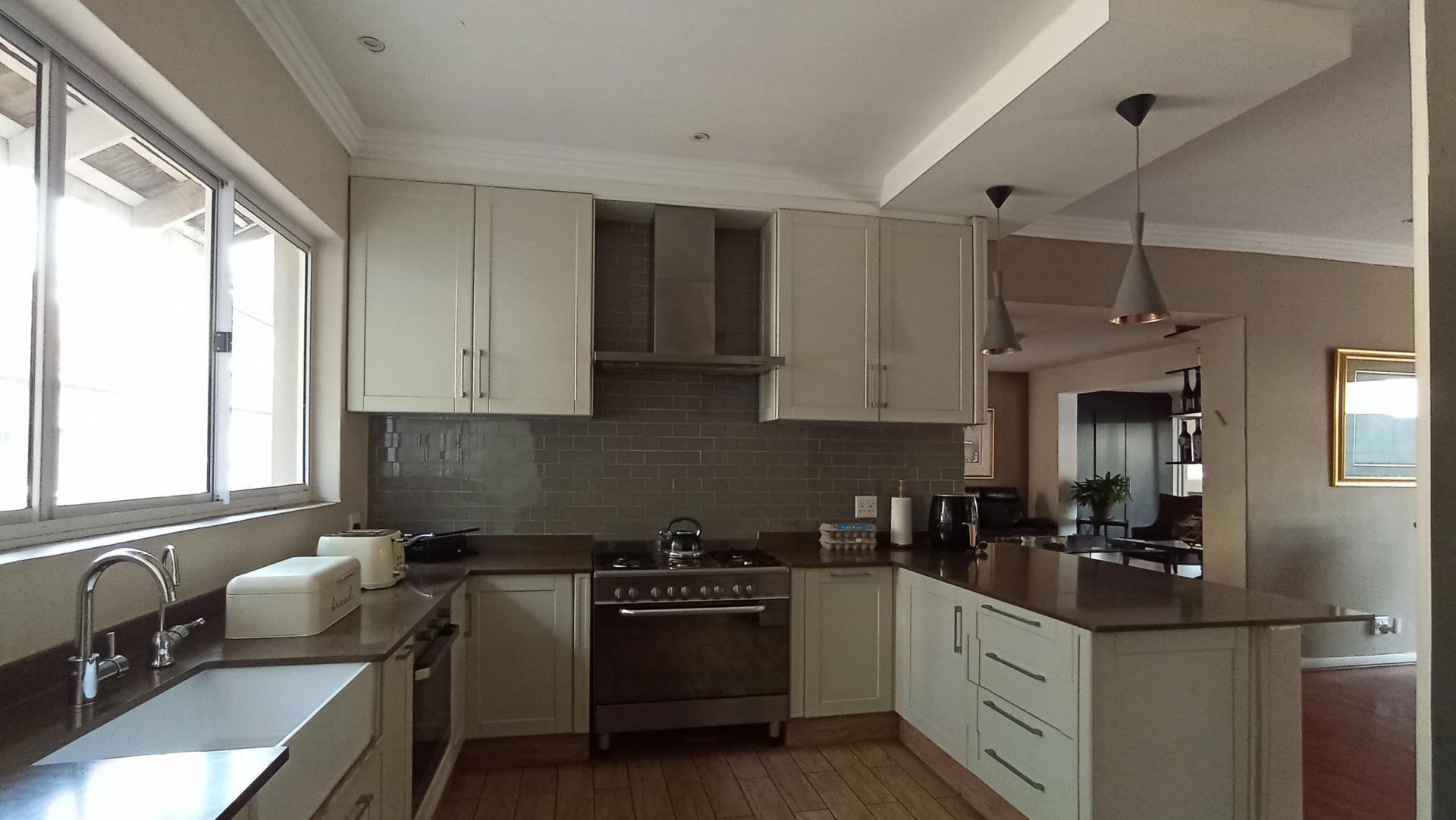 Kitchen - 29 square meters of property in Savoy Estate 