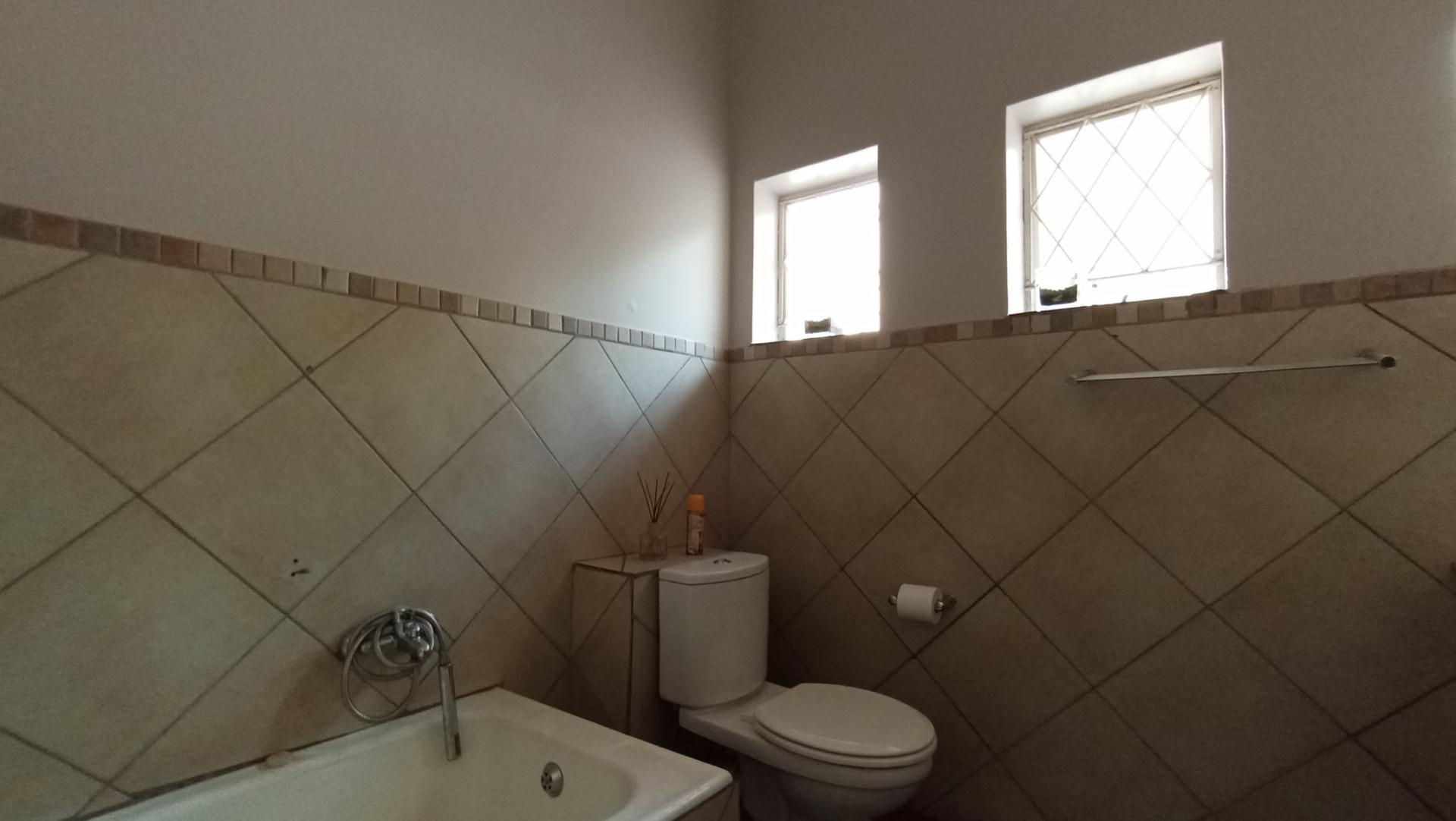 Bathroom 1 - 15 square meters of property in Savoy Estate 