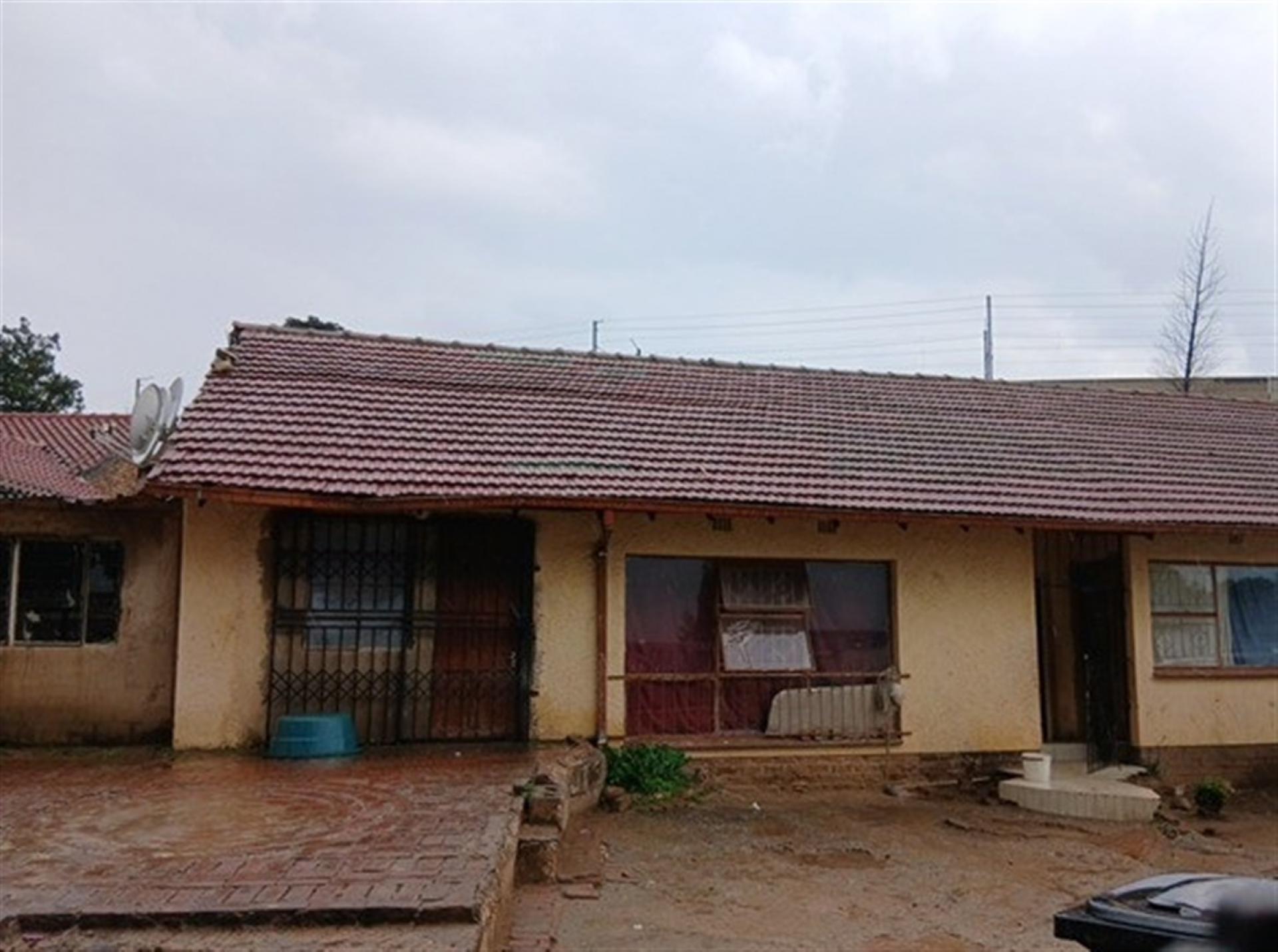 Front View of property in Rhodesfield