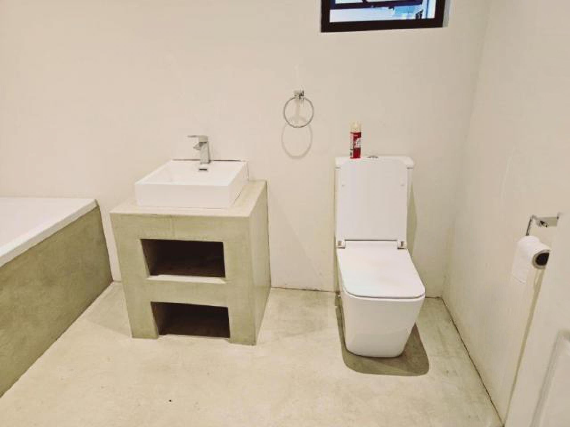 Bathroom 2 of property in Ladysmith