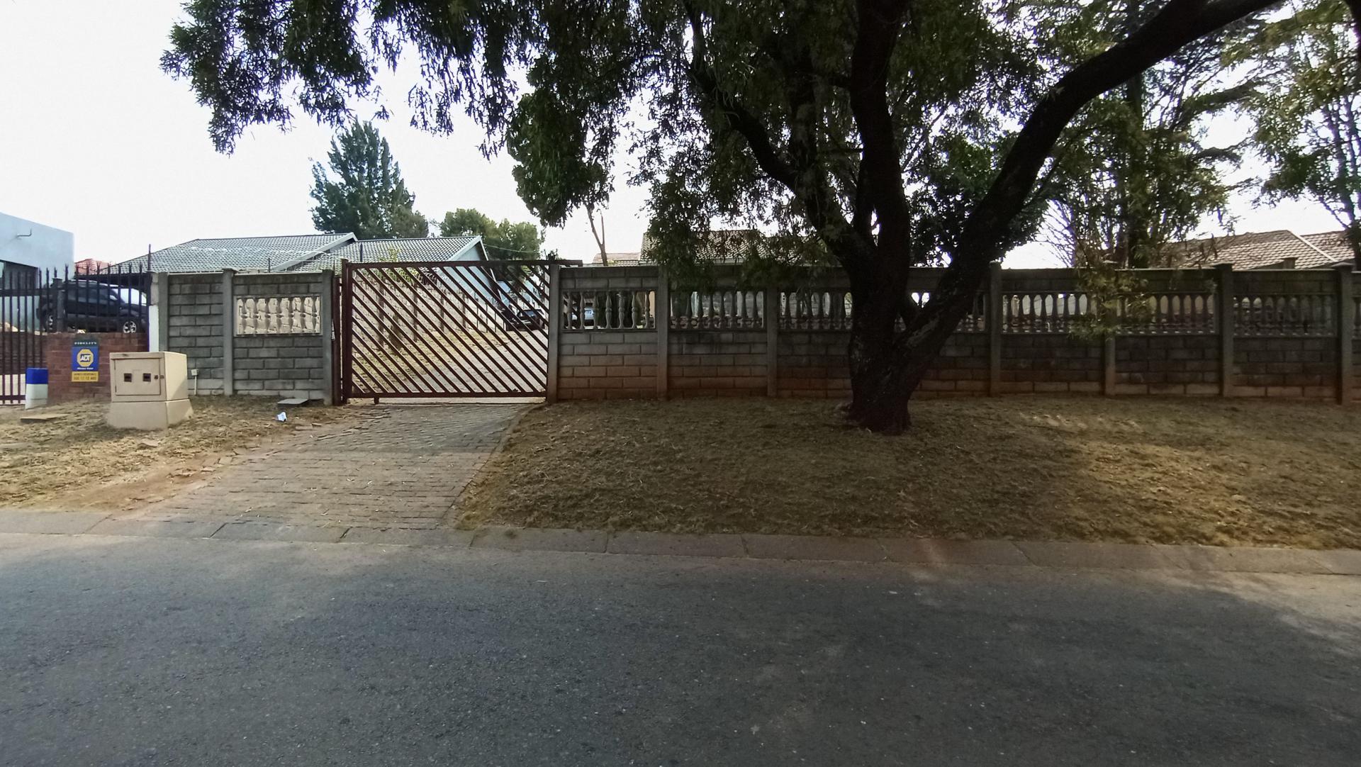 Front View of property in Lindhaven
