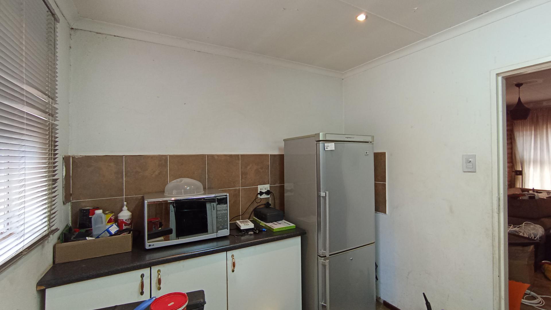 Kitchen - 12 square meters of property in Lindhaven