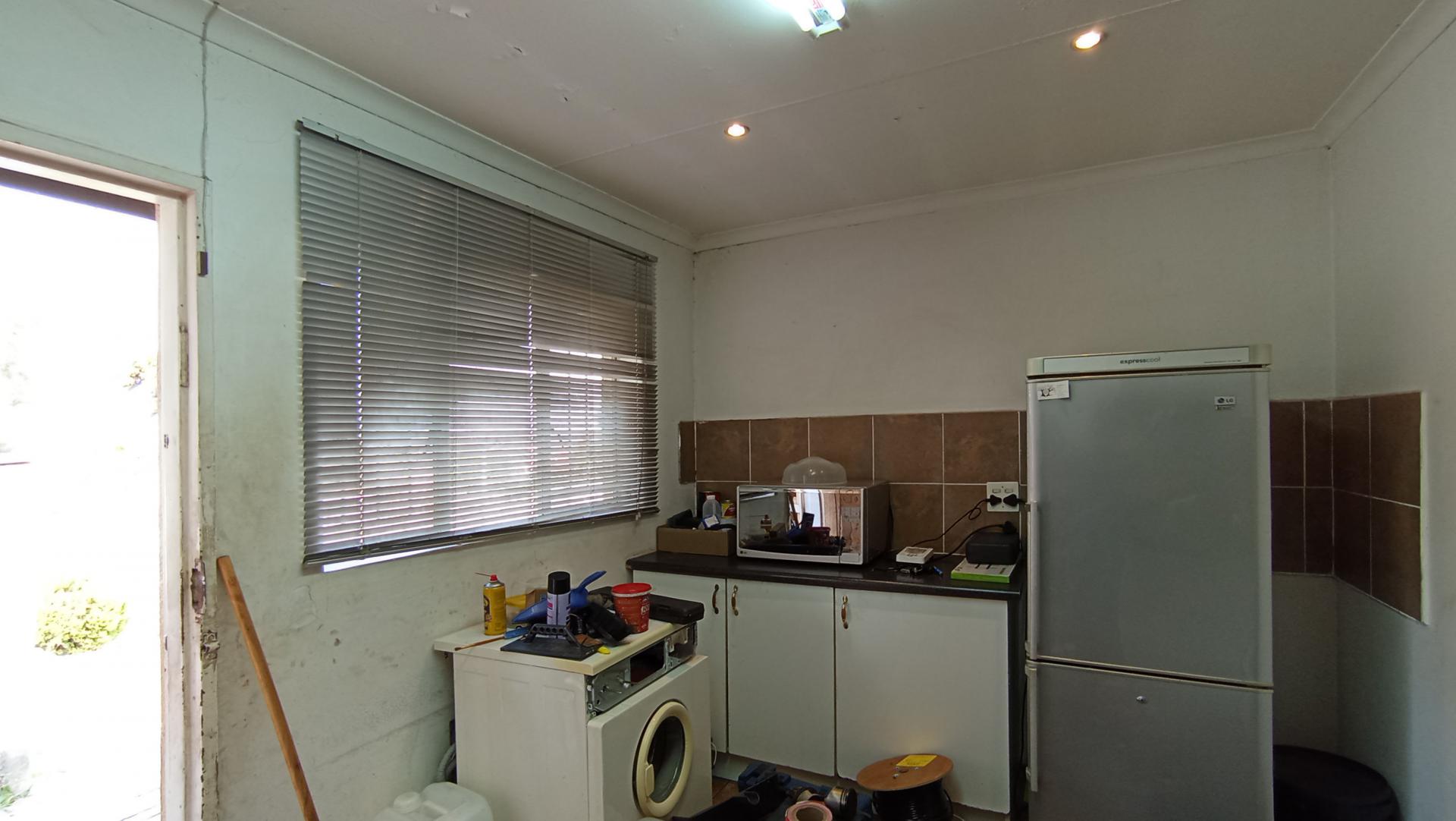 Kitchen - 12 square meters of property in Lindhaven