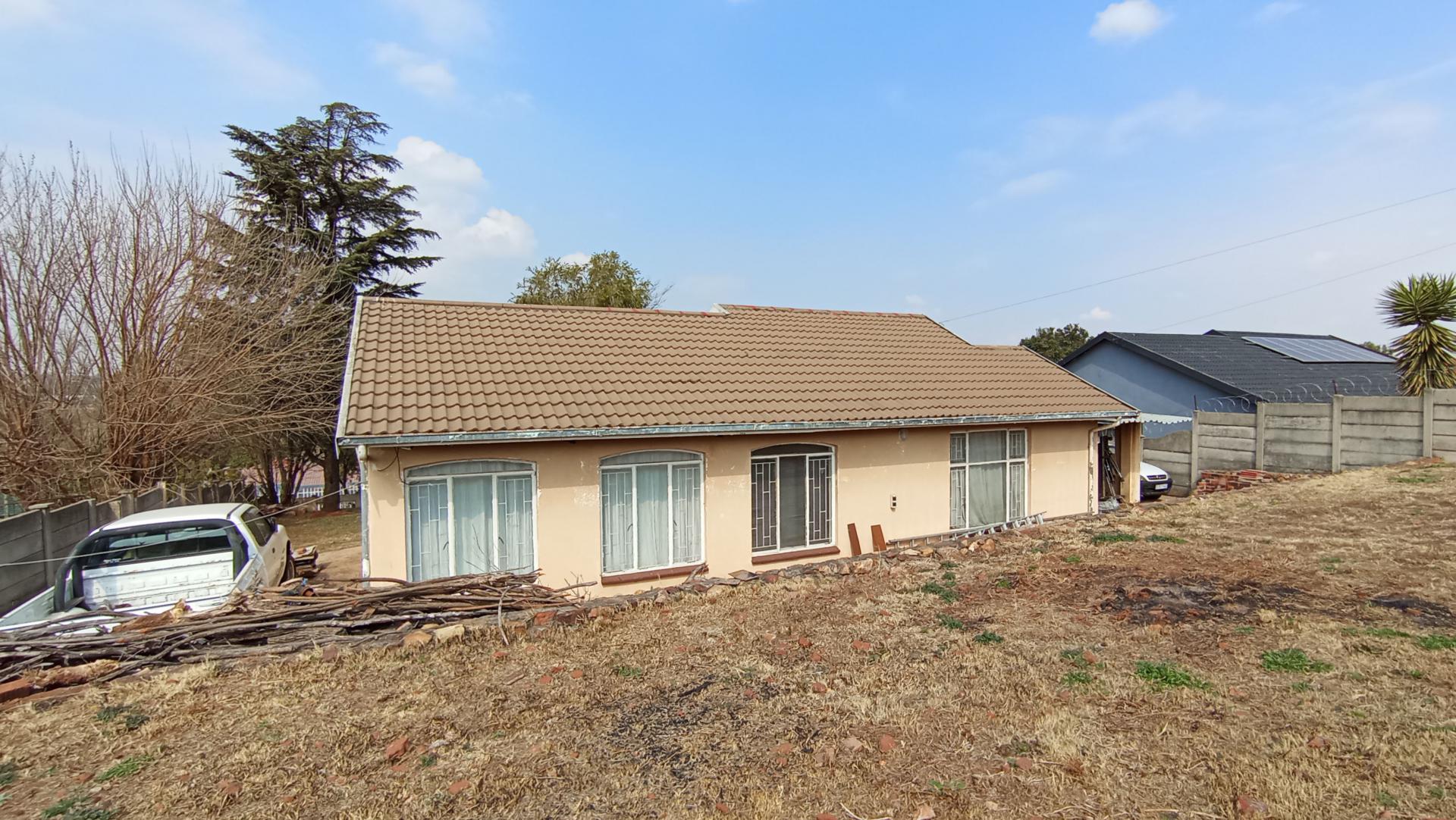 Backyard of property in Lindhaven