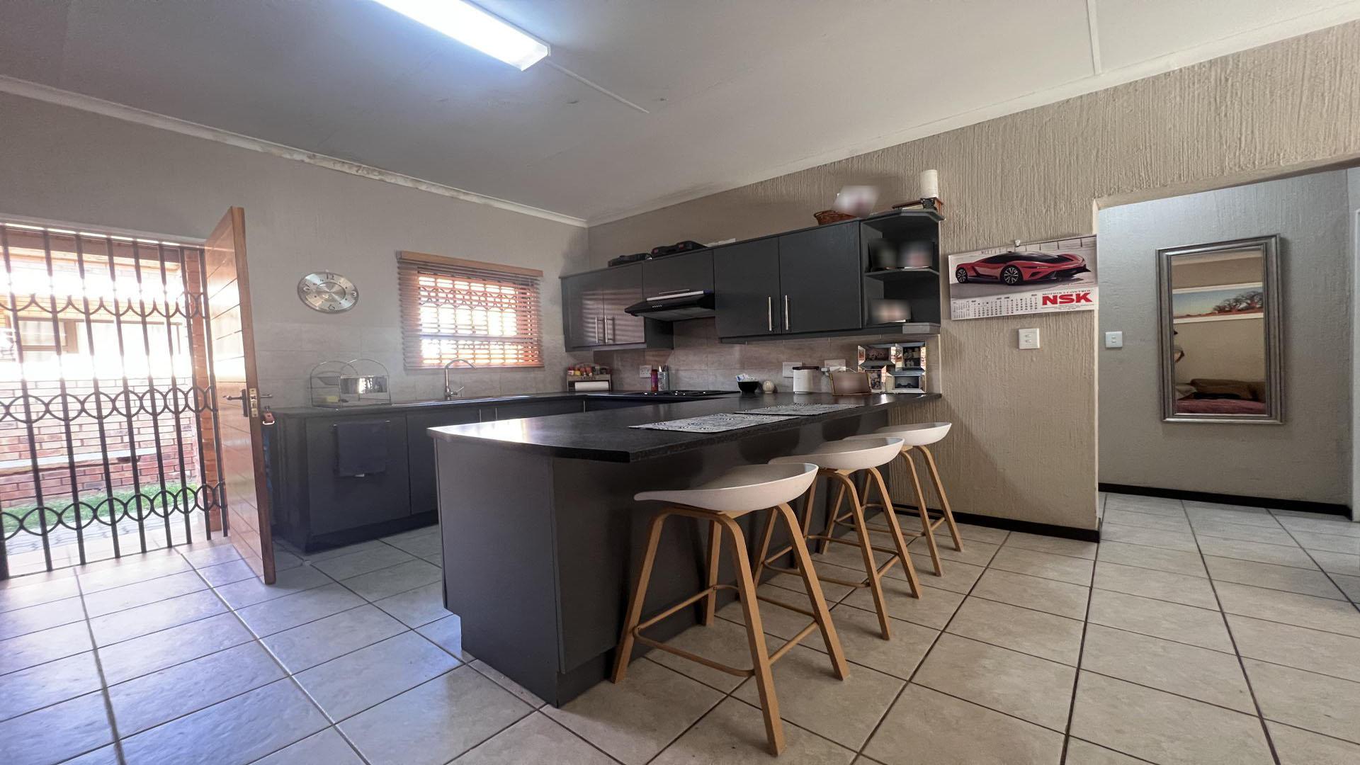 Kitchen of property in Wilgeheuwel 