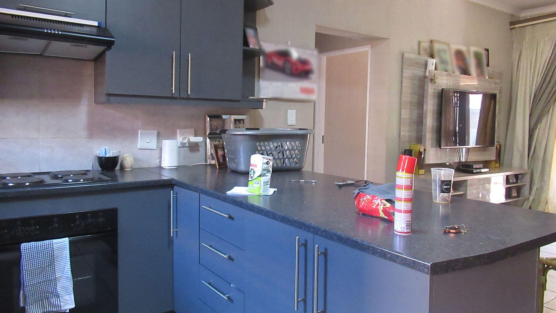 Kitchen - 13 square meters of property in Wilgeheuwel 